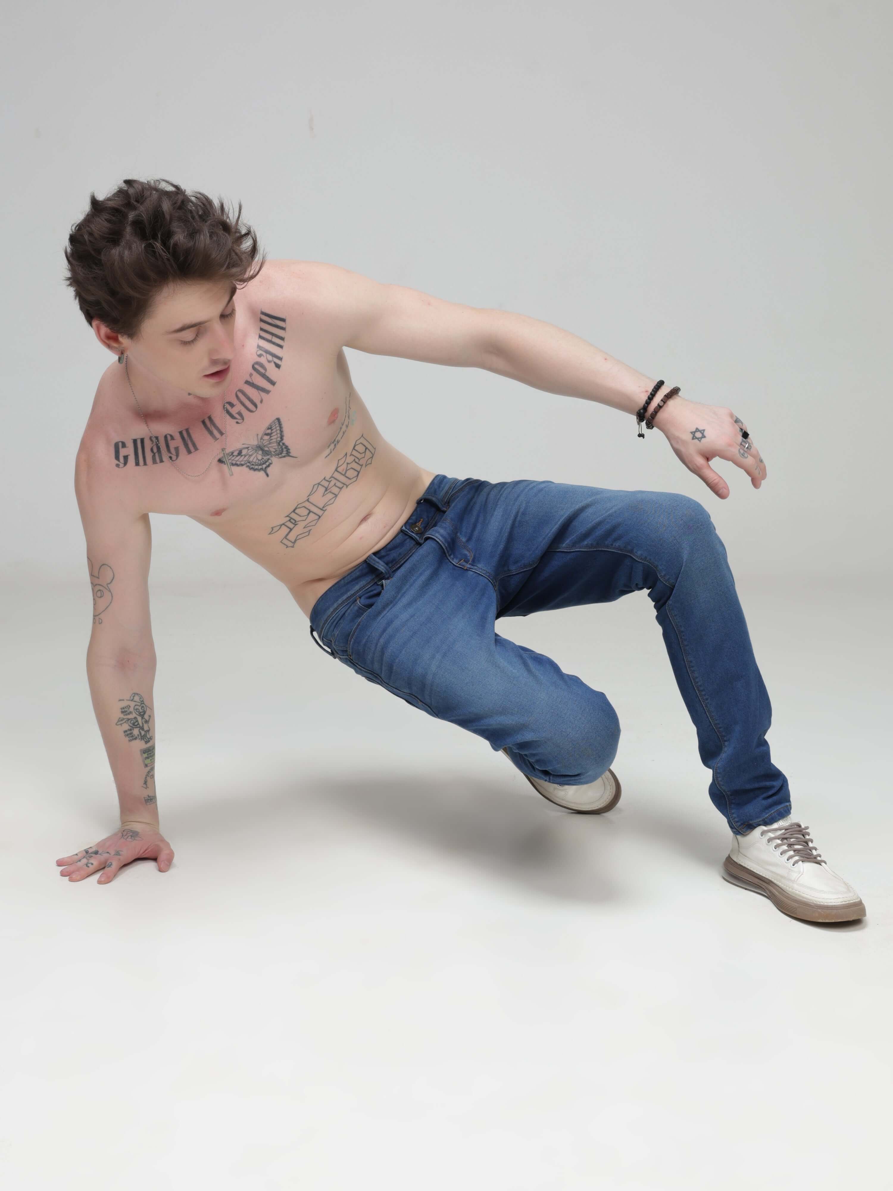 URturms Discover Turms 30 days no wash stain-repellent jeans for men. Perfect for travel and everyday wear. Anti-odour, anti-stain, no itching. Rs. 2999.00