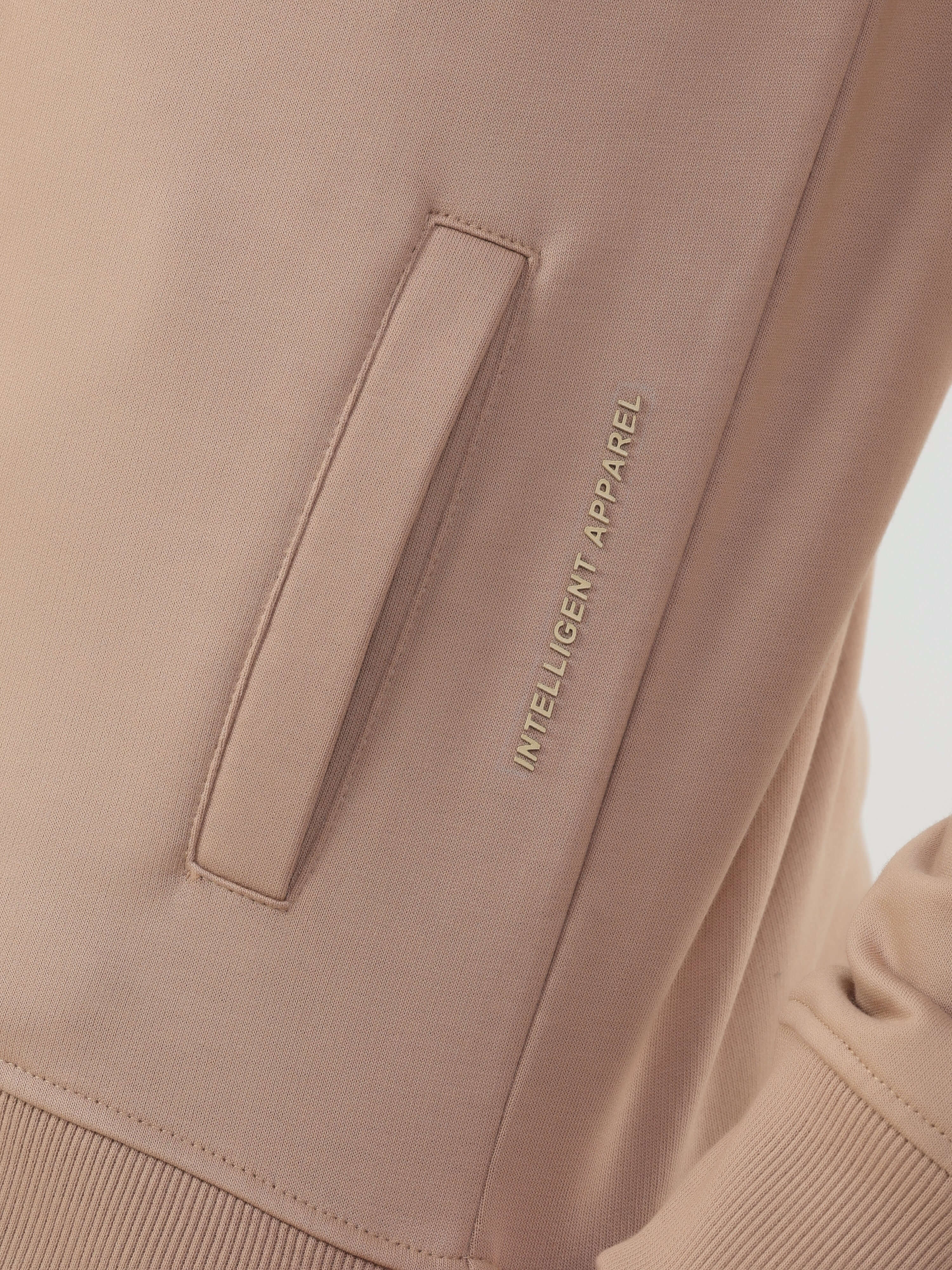 Close-up of Turms Intelligent Cord Set showing premium fabric and branded pocket detail, showcasing style and durability.