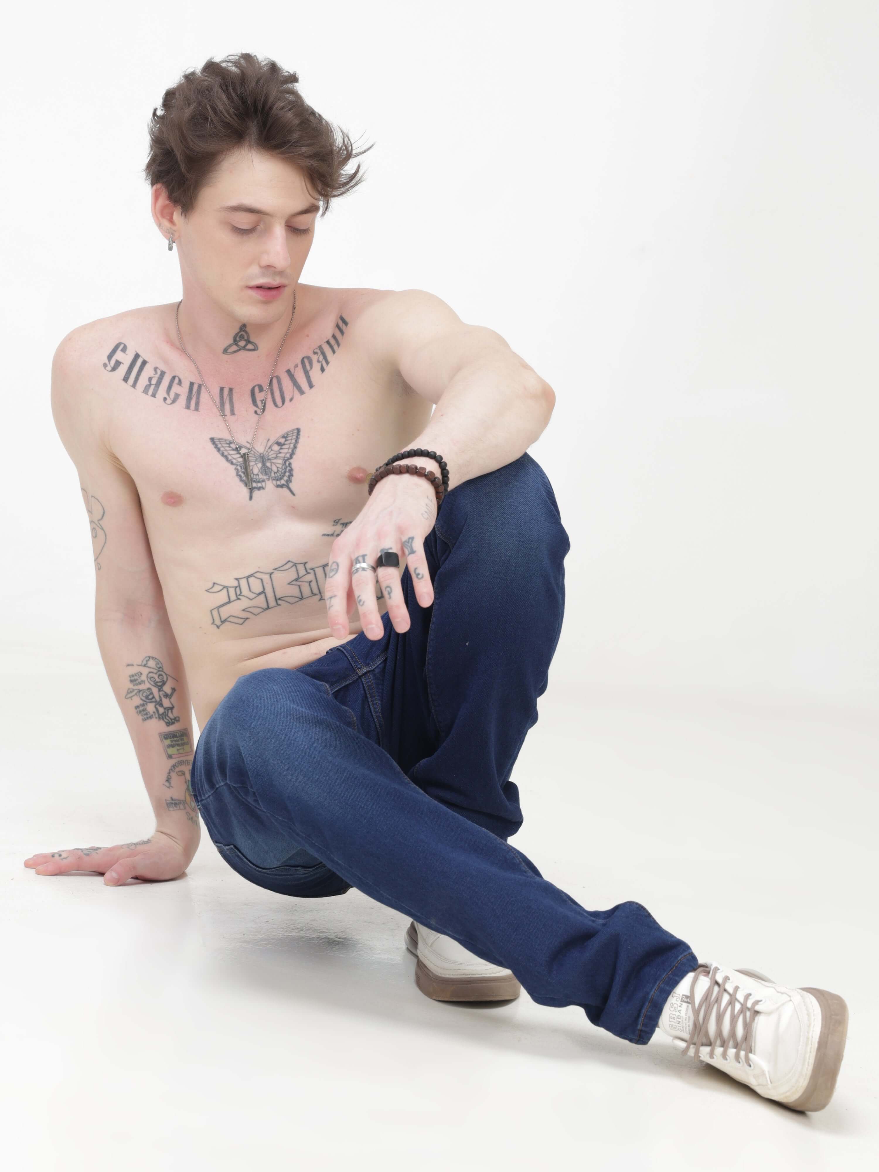 URturms Discover Turms Wanderlust jeans, the 30 days no wash, anti-stain, anti-odor, and itch-free travel wear perfect for everyday. Tailored fit and mid-rise for ultimate comfort. Rs. 2999.00