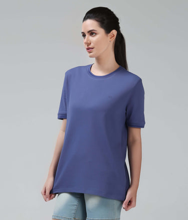 Woman wearing Blooming Orchid Turms CoolTech T-shirt in new colour, tailored fit round-neck design with anti-odour honeycomb fabric for intelligent apparel.