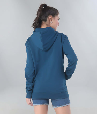 Woman wearing a blue Turms Intelligent Hooded Sweatshirt, showcasing its stylish design and comfortable fit.