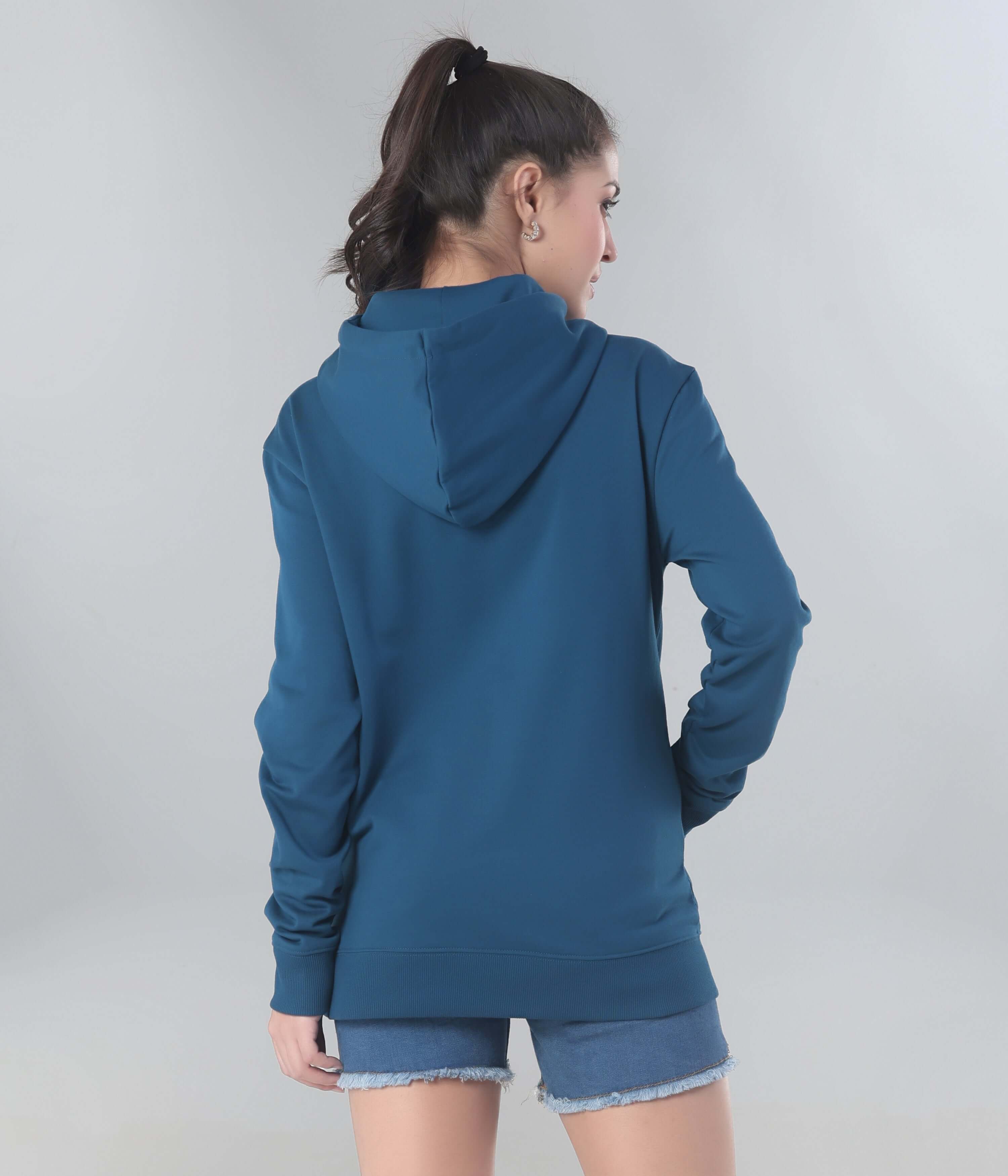 Woman wearing a blue Turms Intelligent Hooded Sweatshirt, showcasing its stylish design and comfortable fit.