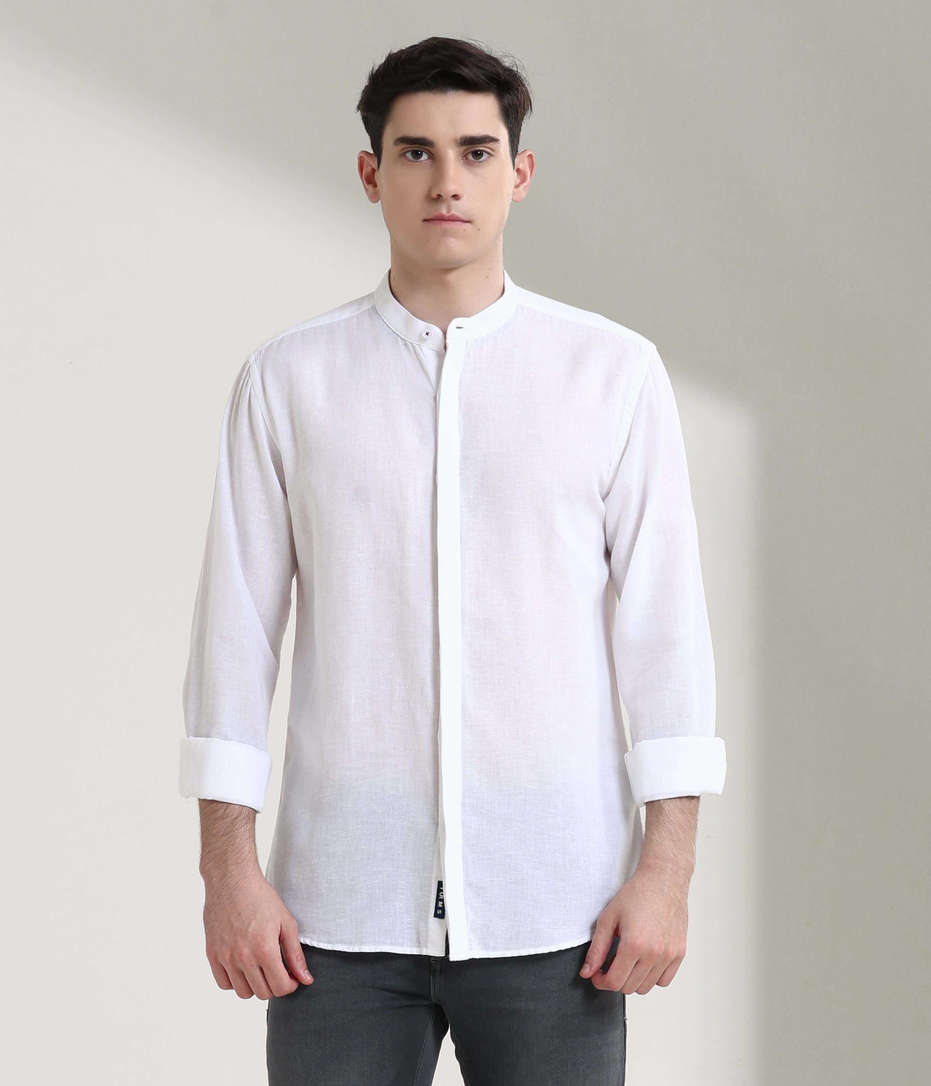 White linen shirt with mandarin collar featuring anti-stain and anti-odour Turms intelligent apparel design.