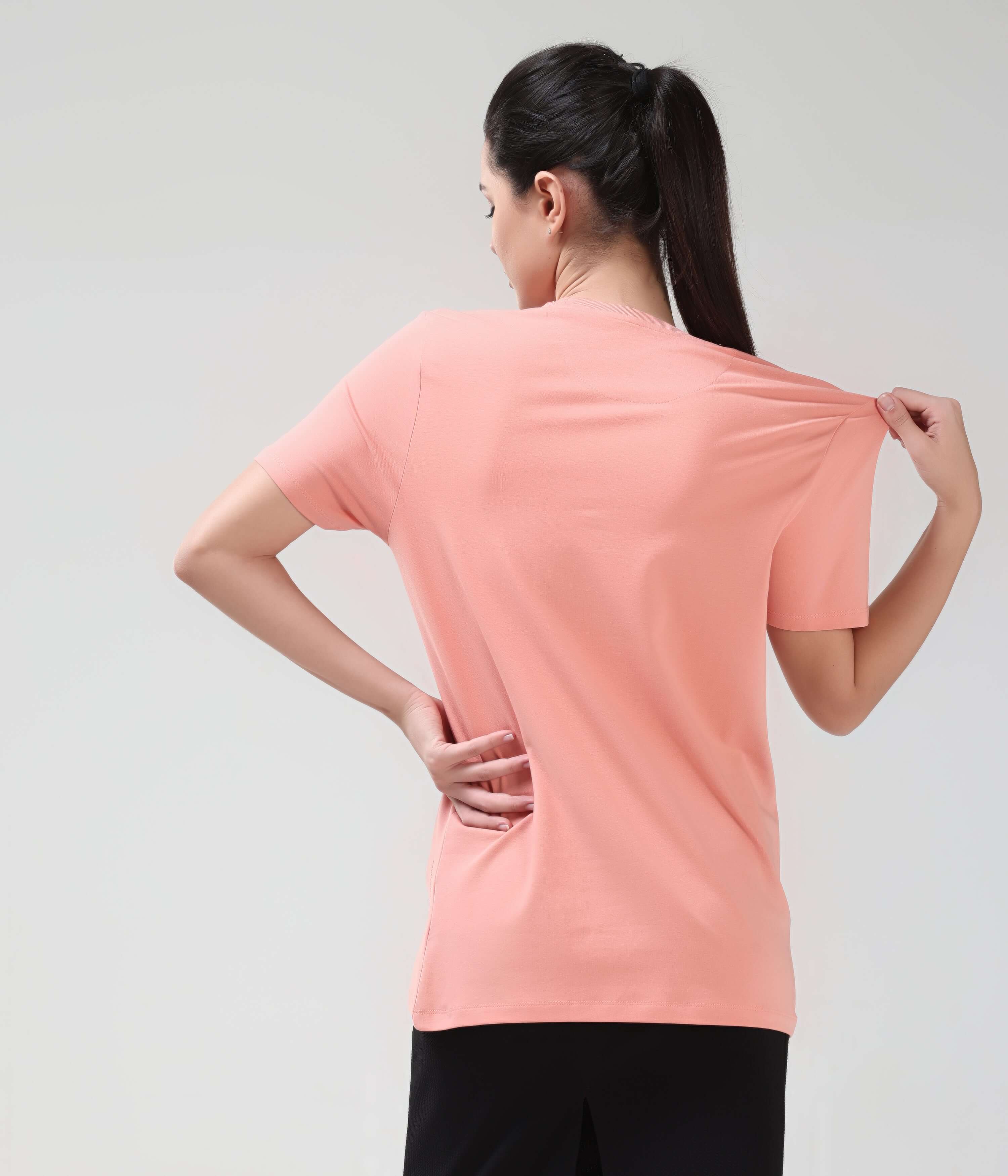 Woman showcasing the back of a Sunset Spice cotton crew neck Turms T-shirt, highlighting its antistain, anti-odour intelligent fabric.