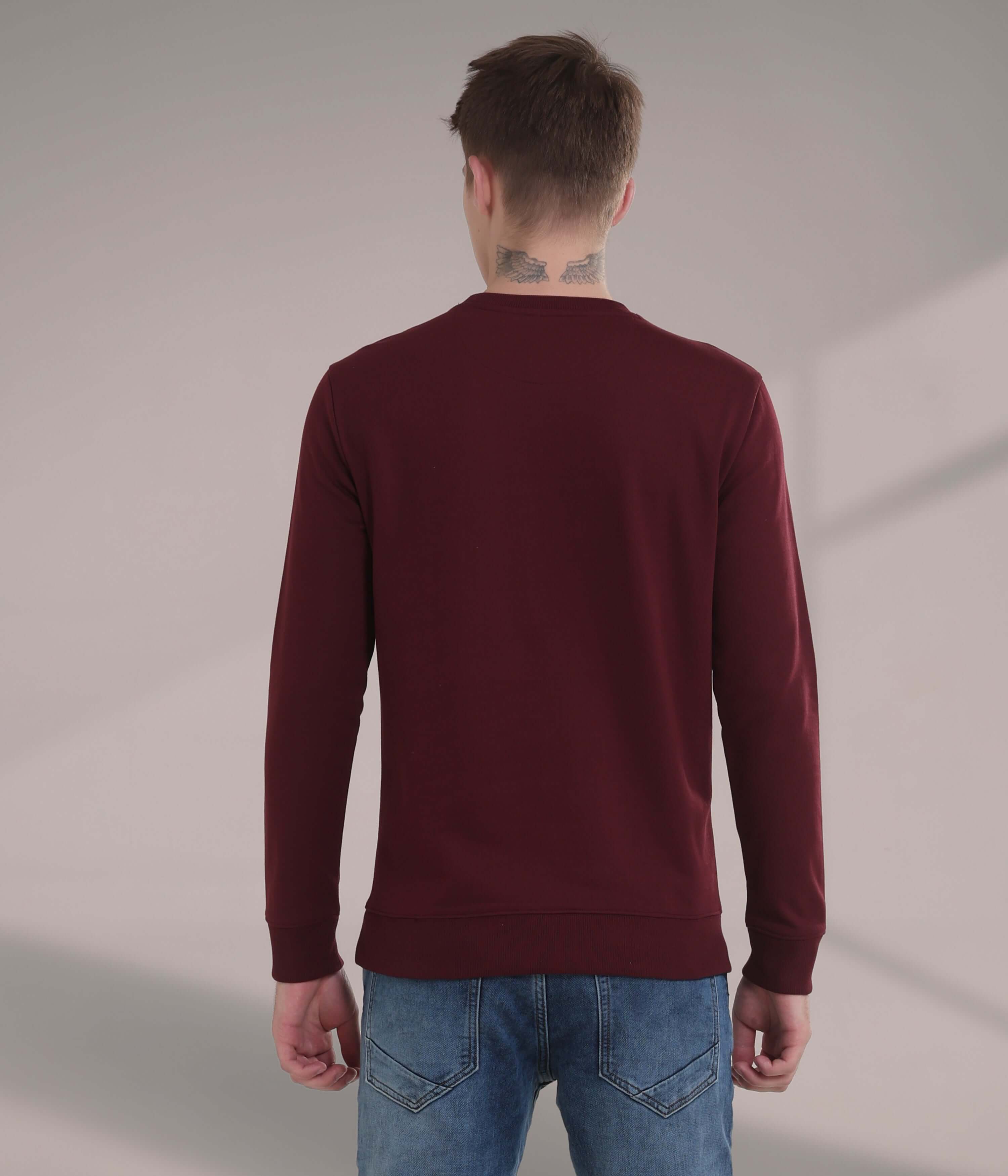 Back view of a man wearing a burgundy Turms Intelligent Sweatshirt, showcasing its stylish and comfortable design.