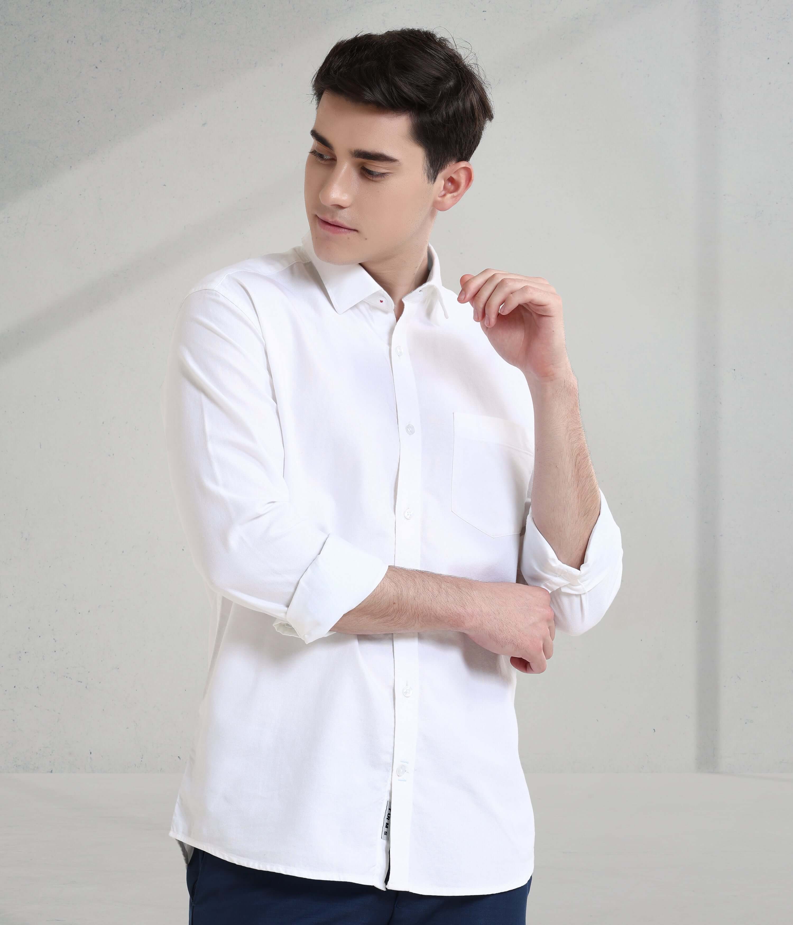 Model showcasing Toscana Lux Oxford Turms white shirt, featuring anti-stain and anti-odour technology for everyday luxury.