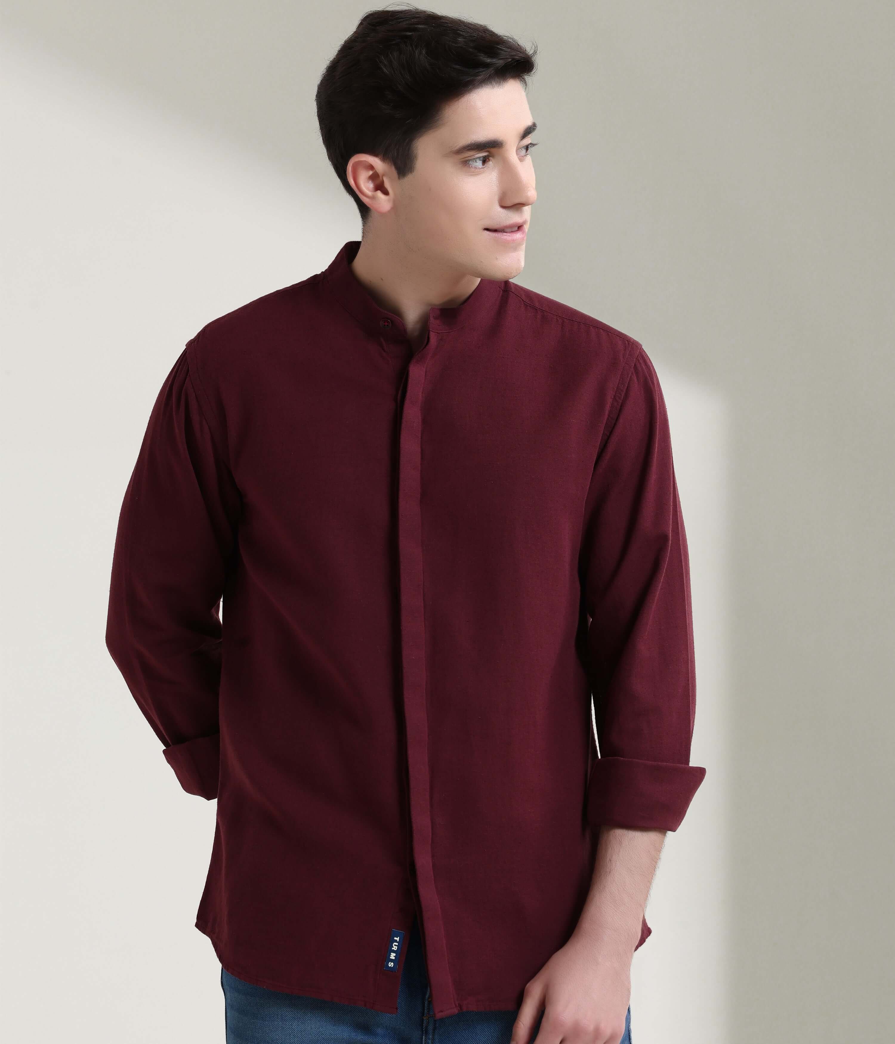 Burgundy linen shirt with mandarin collar by Turms, featuring anti-stain and anti-odour technology, perfect for intelligent apparel.