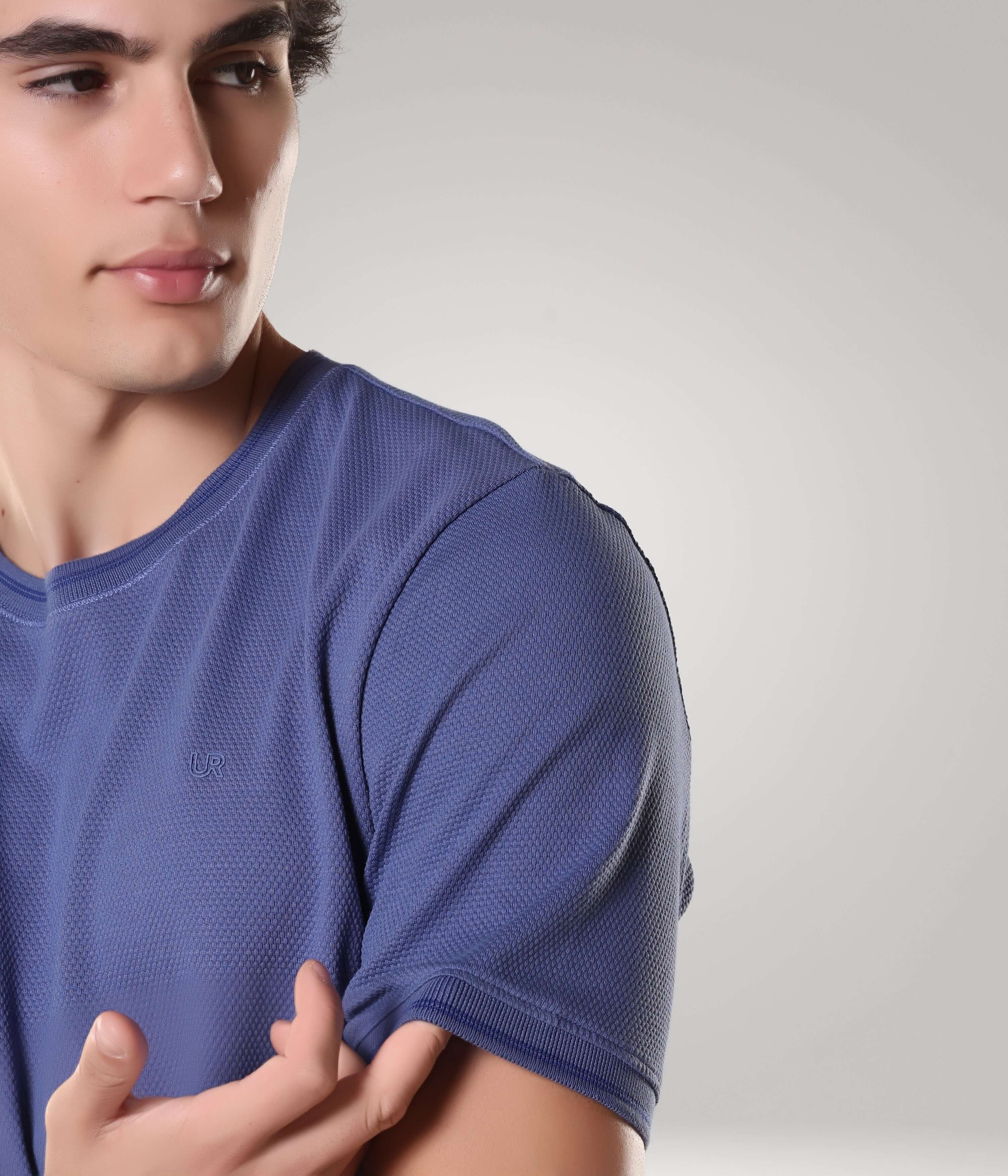 Man wearing Blooming Orchid coolant round-neck Turms T-shirt in blue, made of 95% premium cotton and 5% spandex, designed for comfort and coolness.