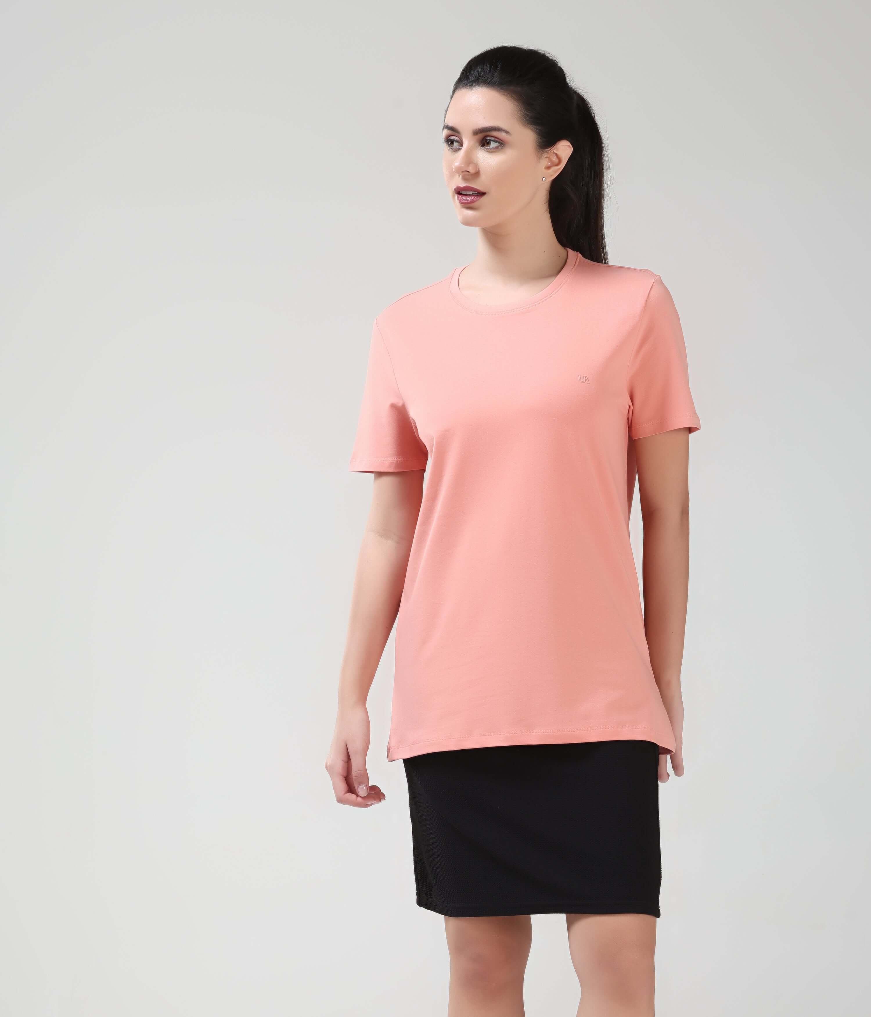 Woman wearing Turms Sunset Spice antistain, anti-odour, tailored fit, round-neck T-shirt in cotton-lycra blend, intelligent apparel new colour.