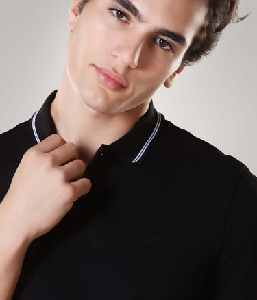 Man wearing Turms Graphite Polo T-Shirt with anti-stain, anti-odor properties, made from premium cotton and spandex for tailored fit