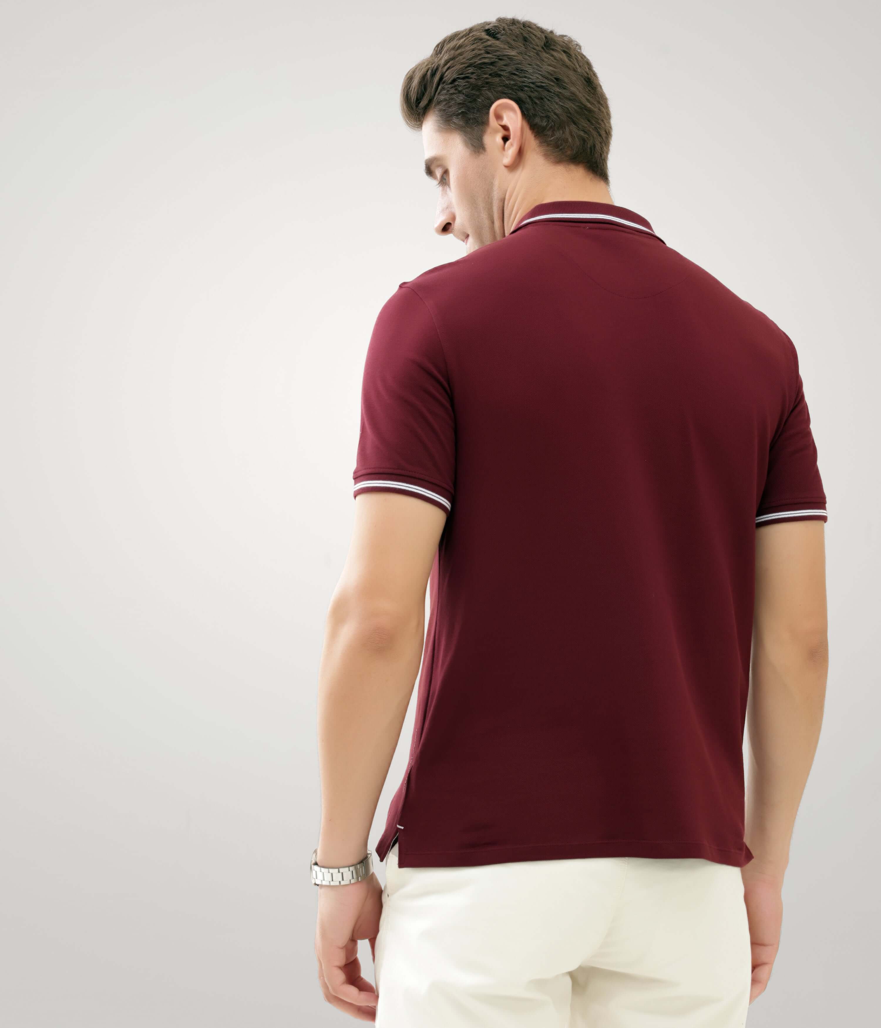 Man wearing maroon Turms polo T-shirt in tailored fit, anti-stain and anti-odour, made from premium cotton with lycra, back view