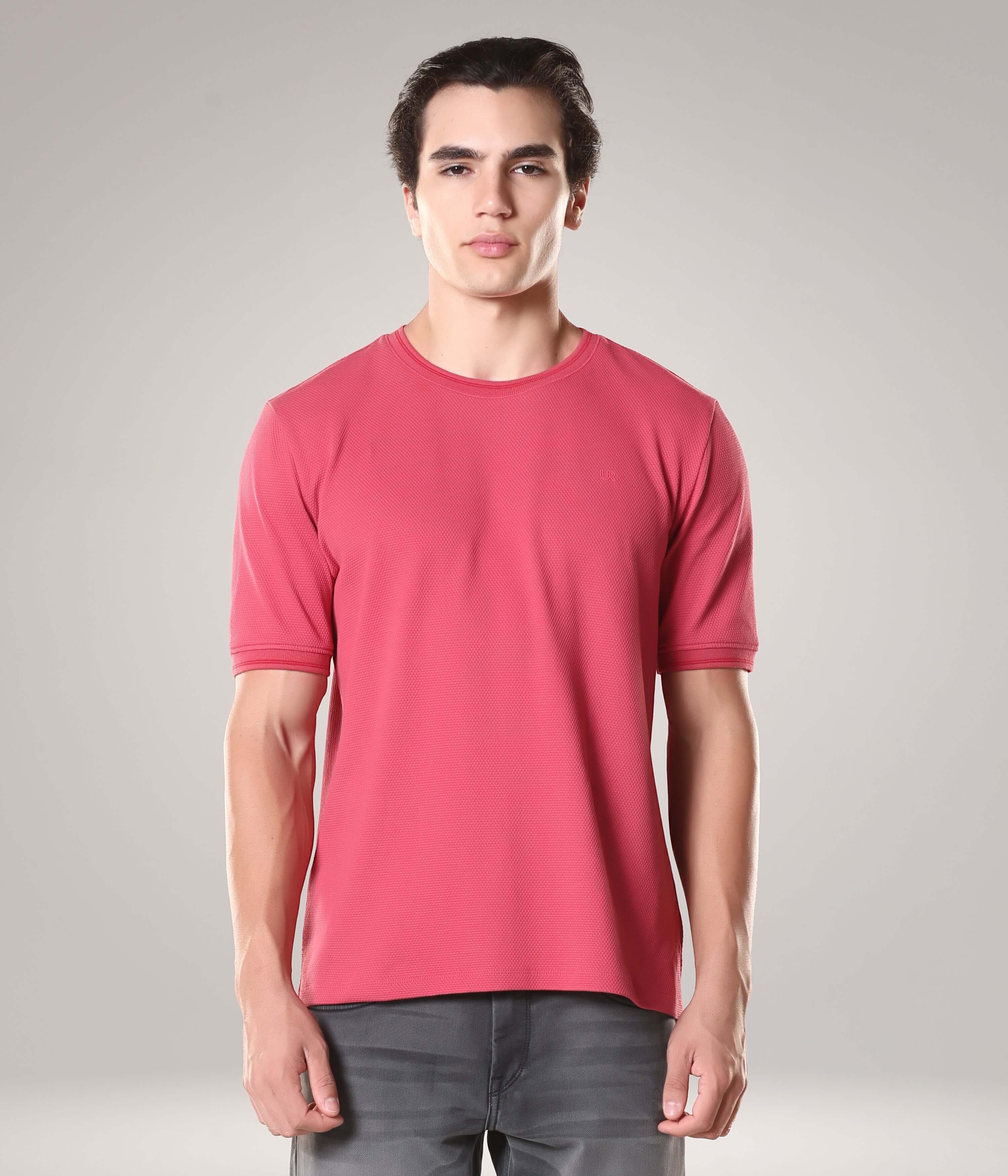 Man wearing Regal Pink round-neck Turms T-shirt made of 95% premium cotton and 5% spendex, showcasing Cooltech, antistain, and anti-odour features.