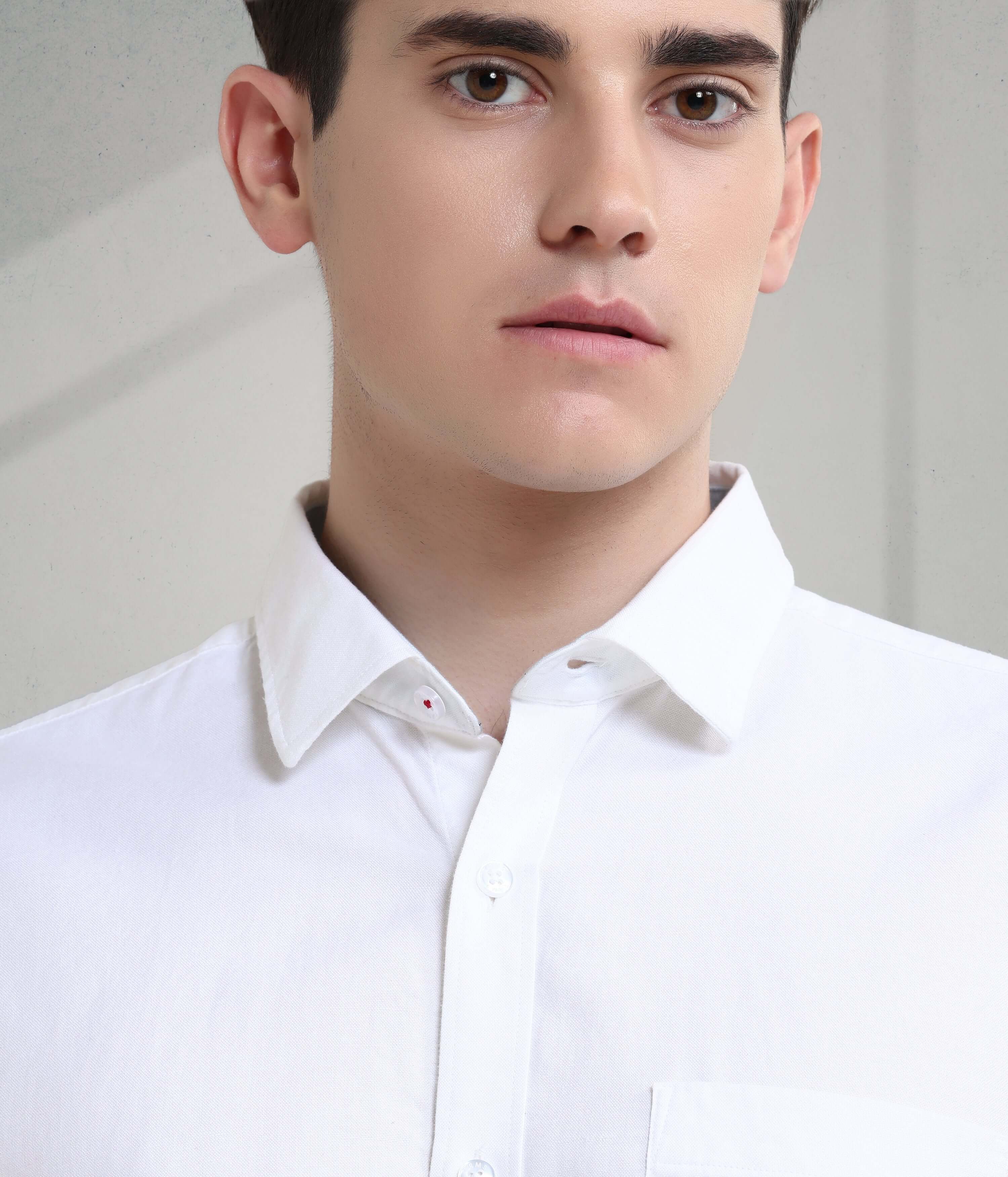 Close-up of a man wearing a Toscana Lux white shirt, showcasing its crisp collar and premium design for intelligent apparel.