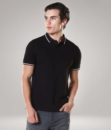 Man wearing Turms intelligent apparel black polo t-shirt with anti-stain, anti-odor properties made from premium cotton and spandex.