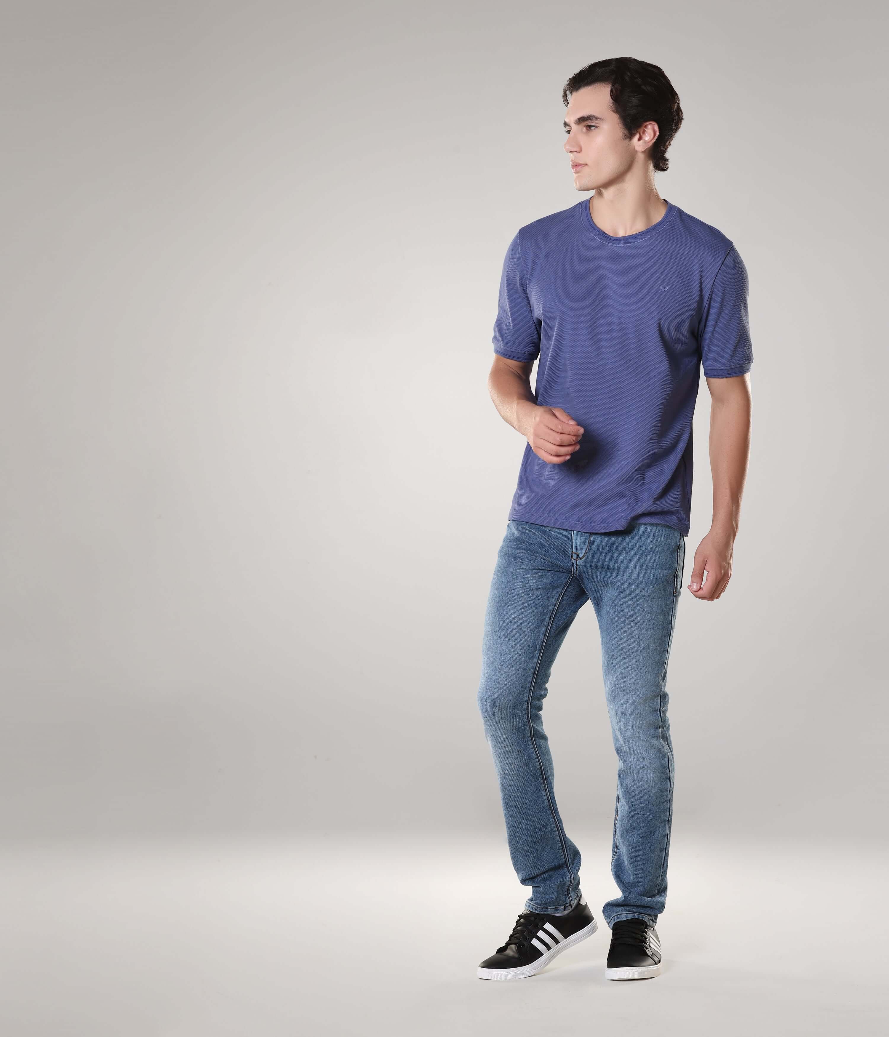 Man wearing Blooming Orchid round-neck Turms T-shirt, premium cotton blend with Cooltech, antistain, and anti-odour properties, tailored fit.