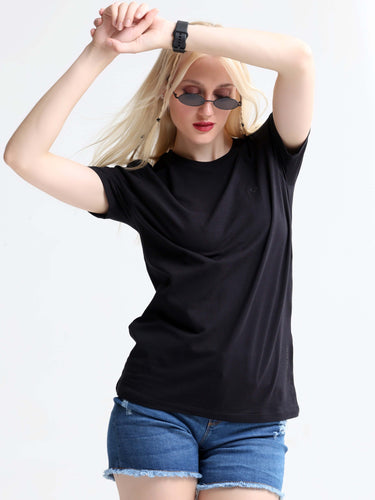 Woman wearing black round-neck Turms t-shirt and blue denim shorts, stylish and stain-proof apparel, shirts for men and women.
