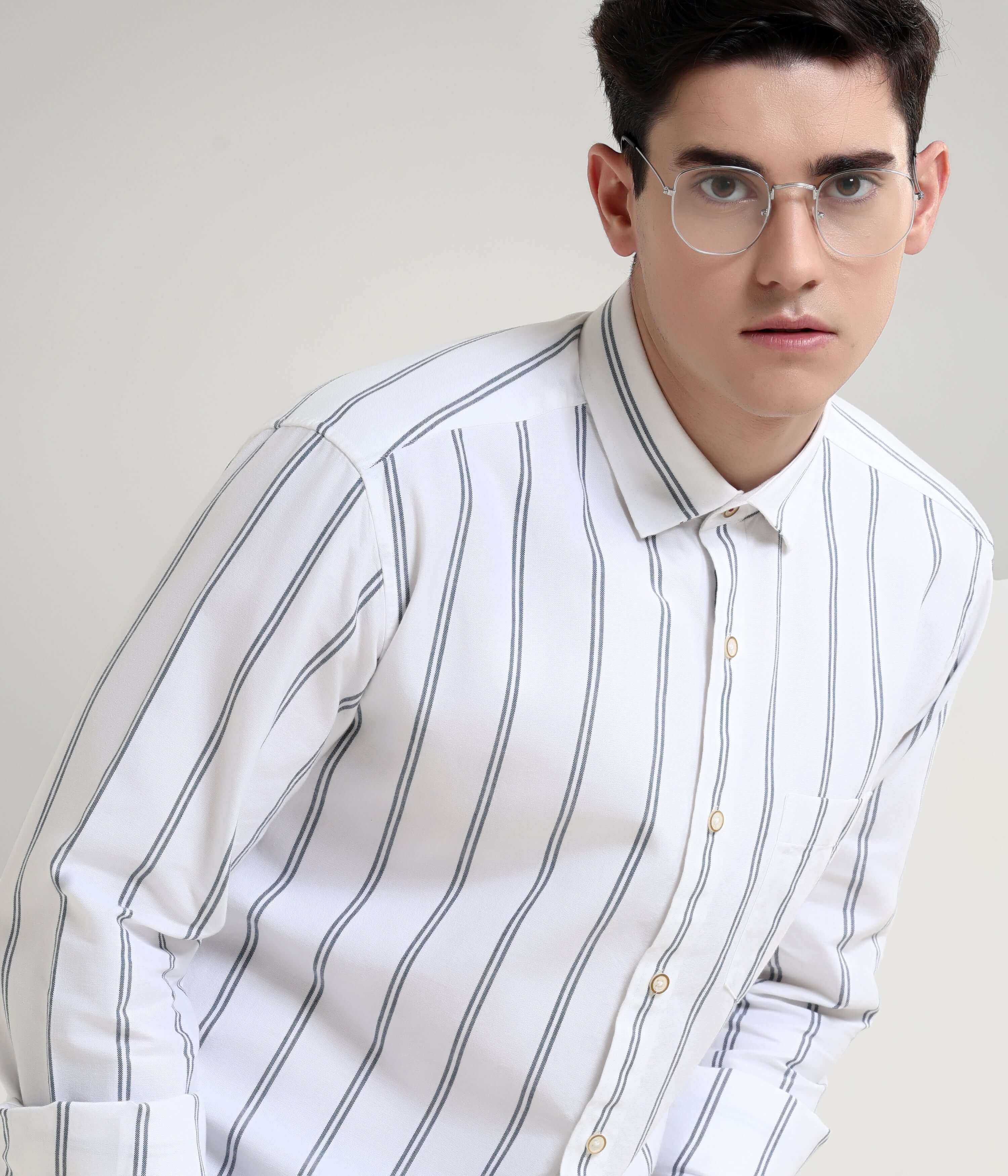 Man wearing Colada White stripe Oxford Turms knitted shirt, designed with anti-stain and anti-odor features for premium menswear.