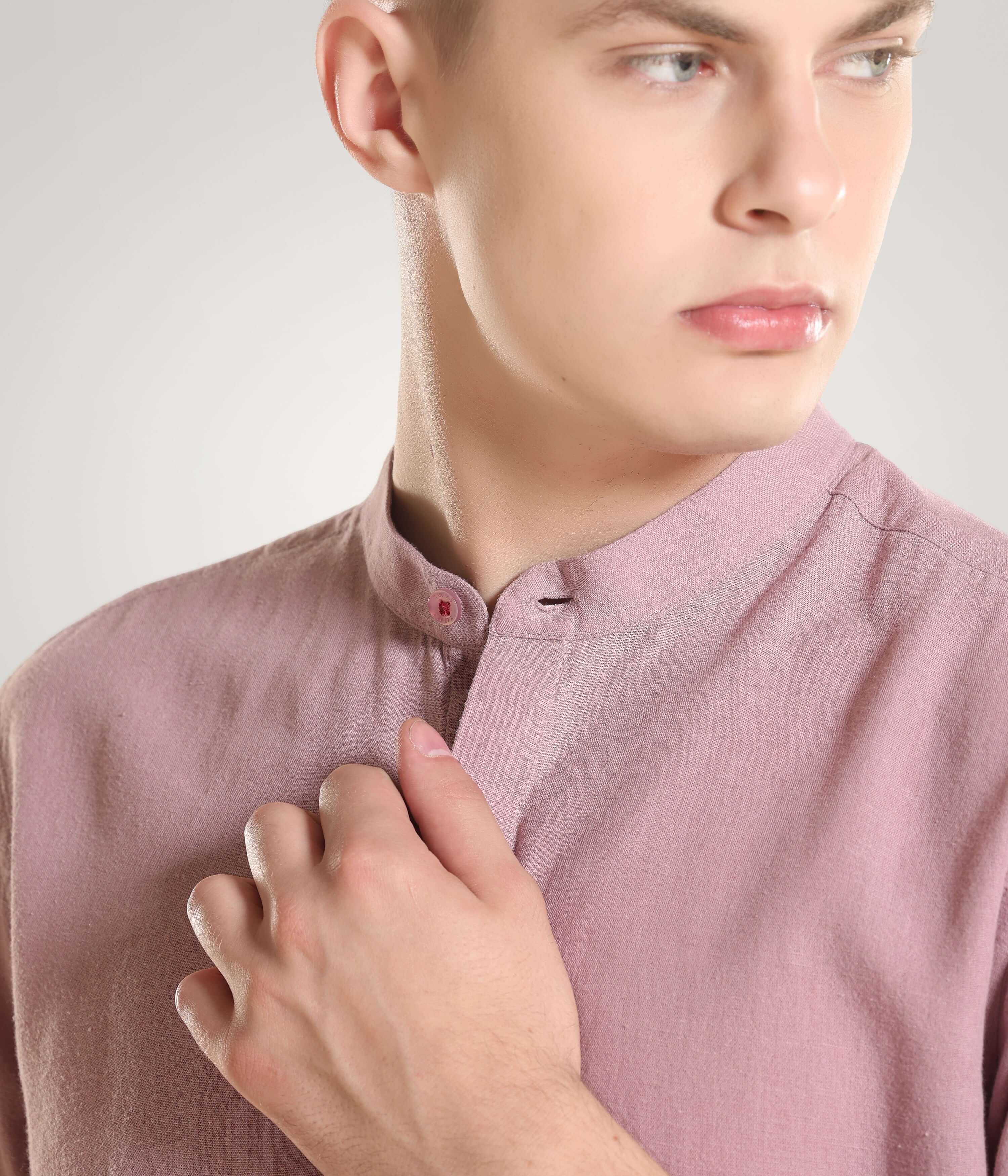 Man Wearing Wood Rose Cotton Linen Turms Shirt with Premium Mandarin Collar, Showcasing Cooltech, Antistain, and Anti-Odour Technology.