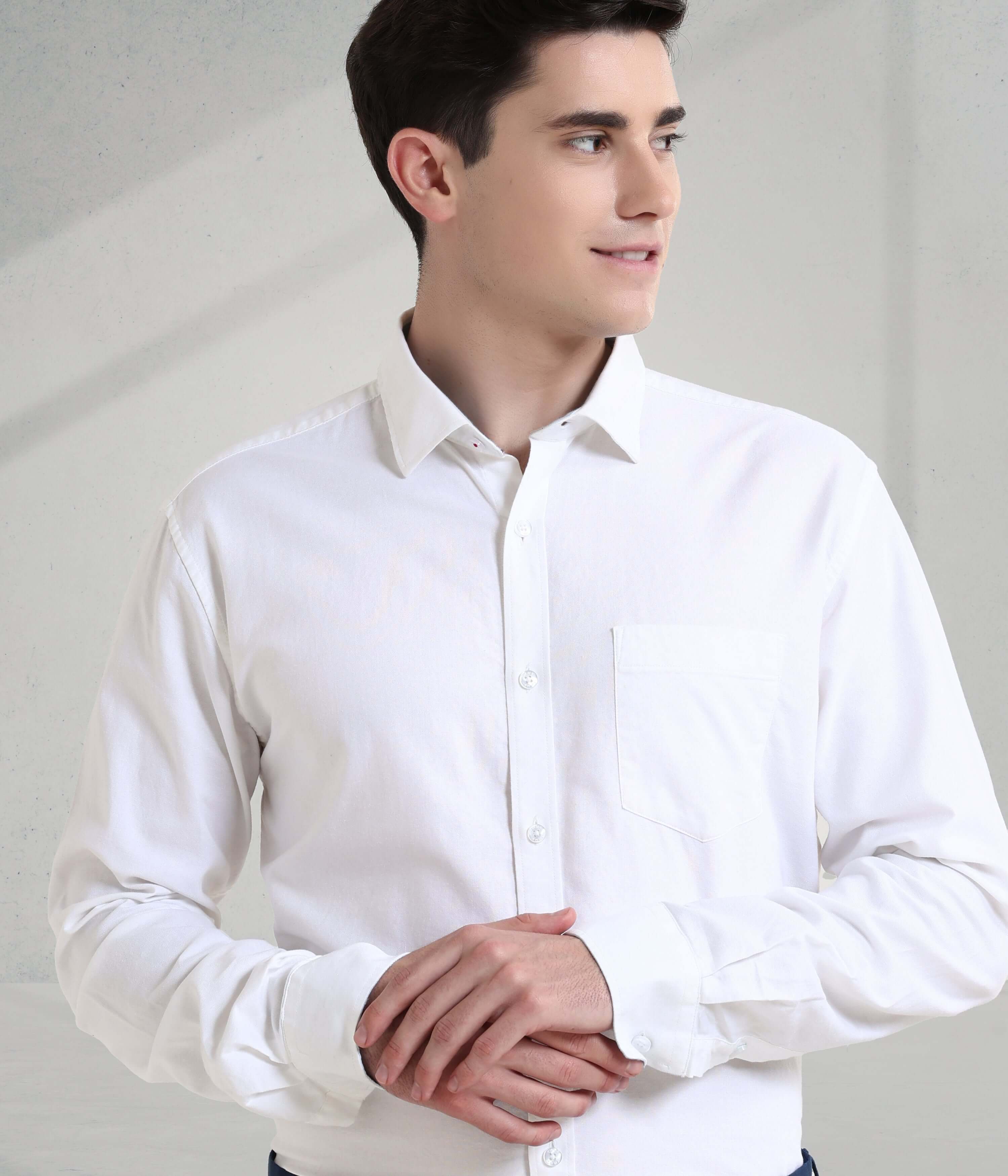 Model wearing a Toscana Lux Oxford Turms white shirt, showcasing its sleek design and quality craftsmanship.