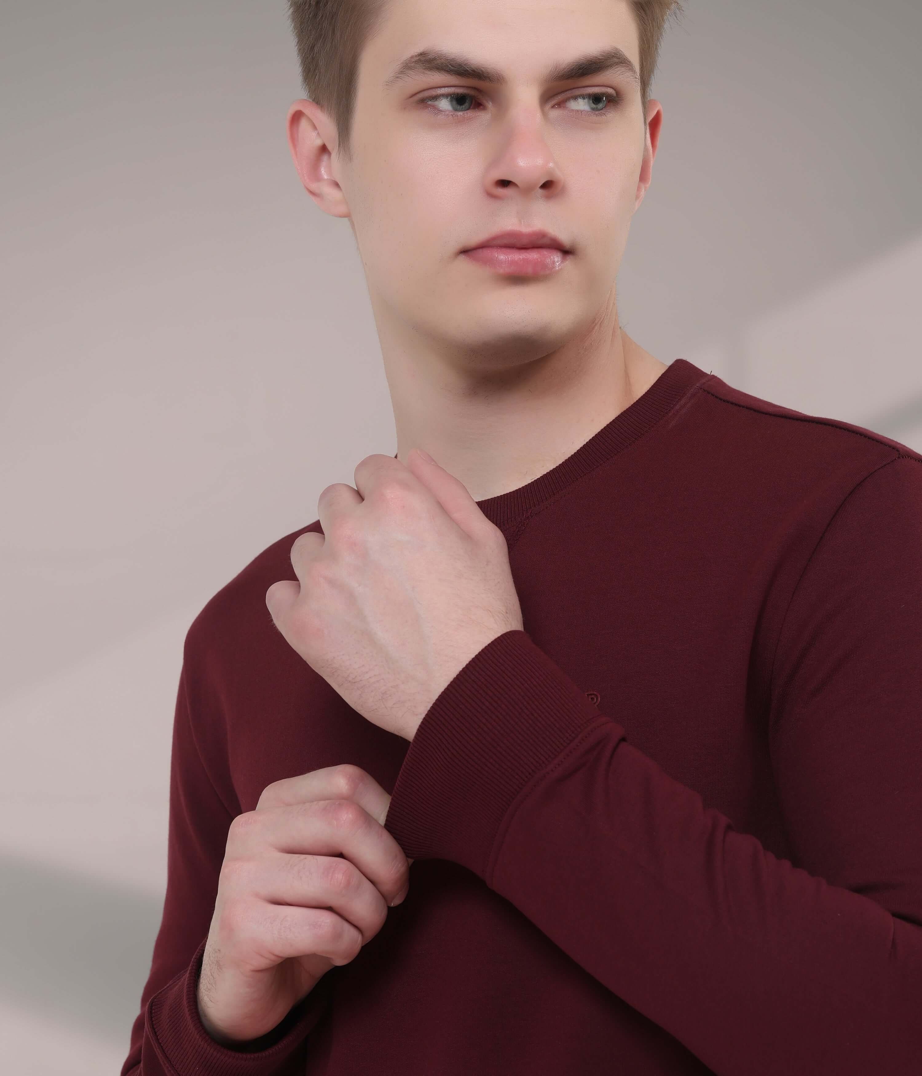 Model showcasing the burgundy Turms Intelligent Sweatshirt, emphasizing style and comfort in menswear.