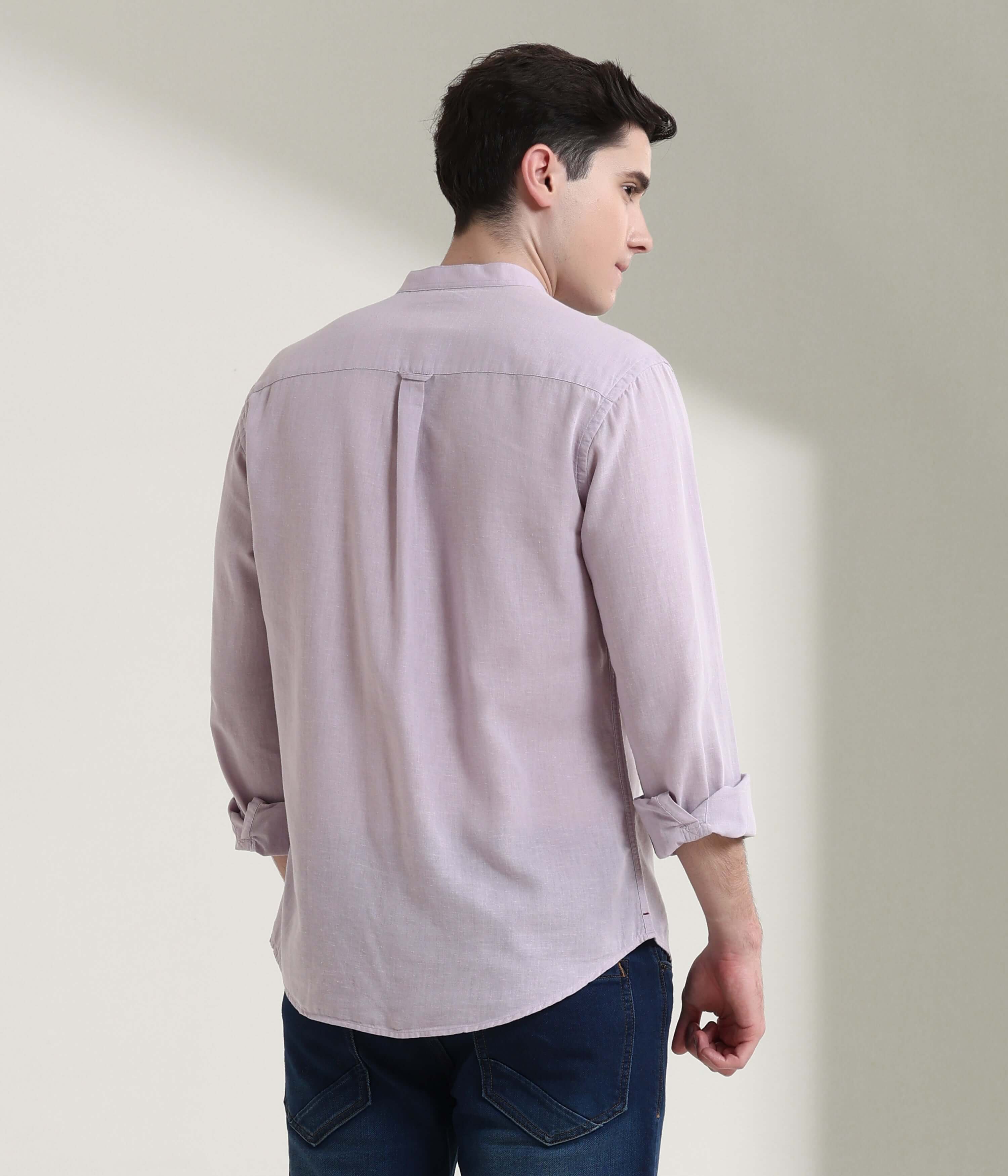 Man wearing Bergamot Lavender linen shirt with mandarin collar, showcasing Turms' intelligent apparel with anti-stain and anti-odour features.