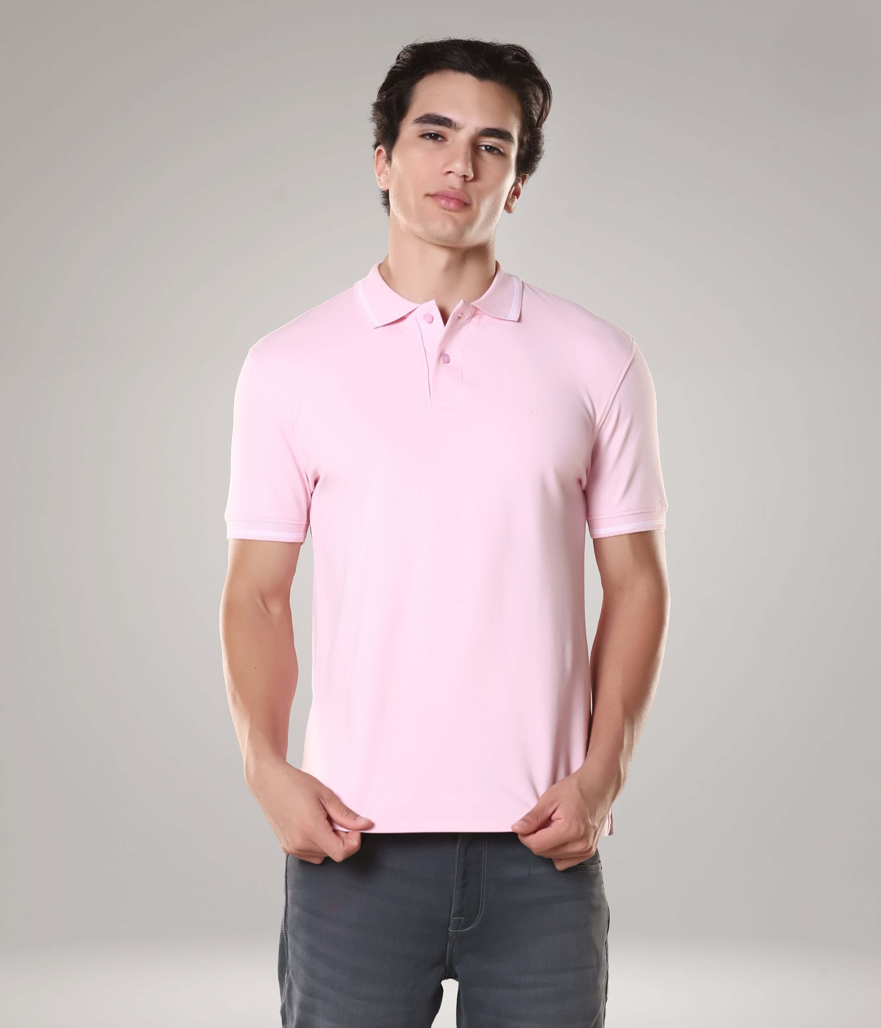 Man wearing pink Turms Polo T-shirt made of 95% premium cotton and 5% spandex, showcasing anti-stain and anti-odor intelligent apparel.