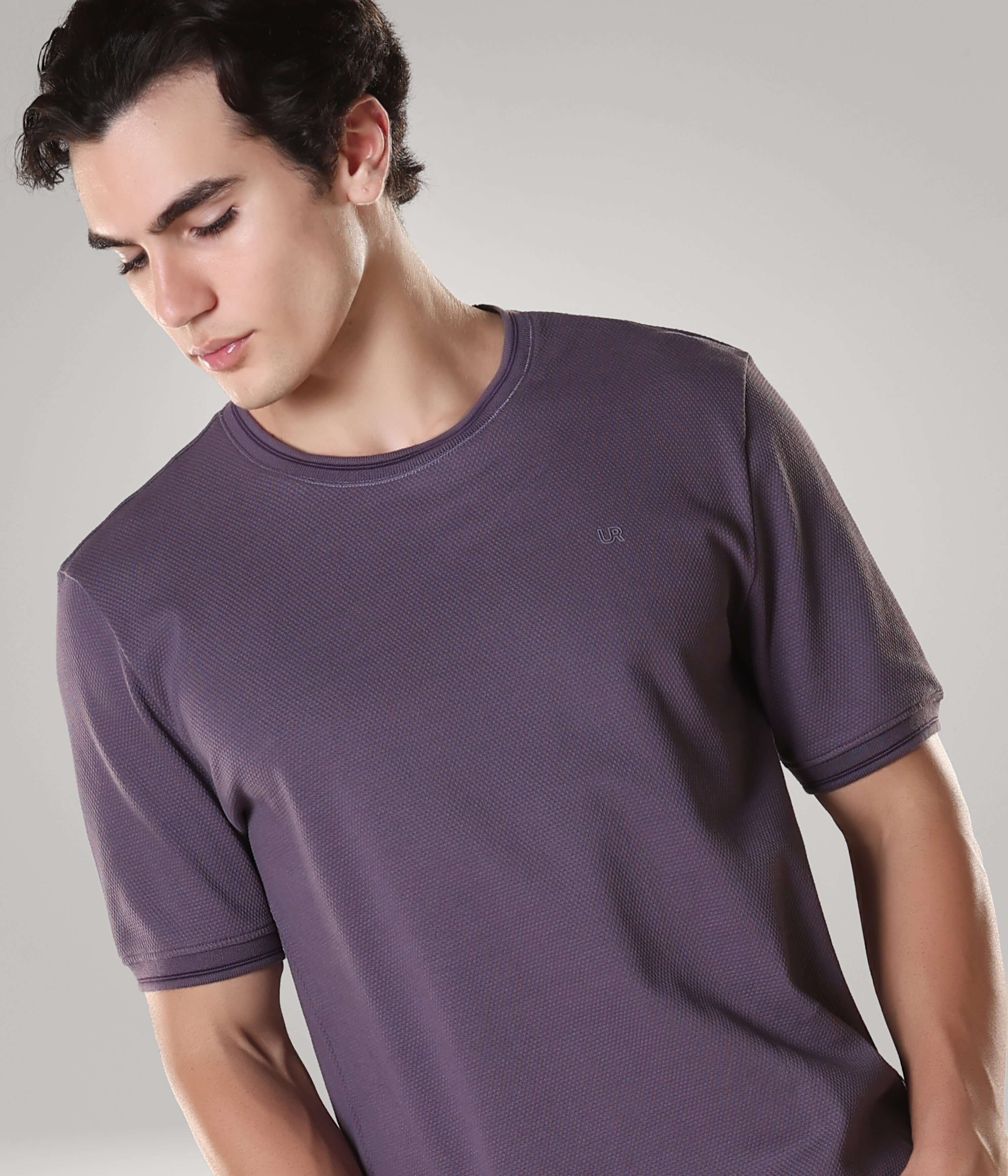 Man wearing Mulberry Dynasty Turms T-shirt made of 95% premium cotton and 5% spandex, featuring Cooltech and anti-stain anti-odour technology.