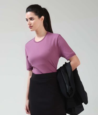 Woman wearing Dusty Rose Turms T-shirt featuring COOLTECH, anti-odour honeycomb fabric; tailored fit, round neckline; TURMS Intelligent Apparel.
