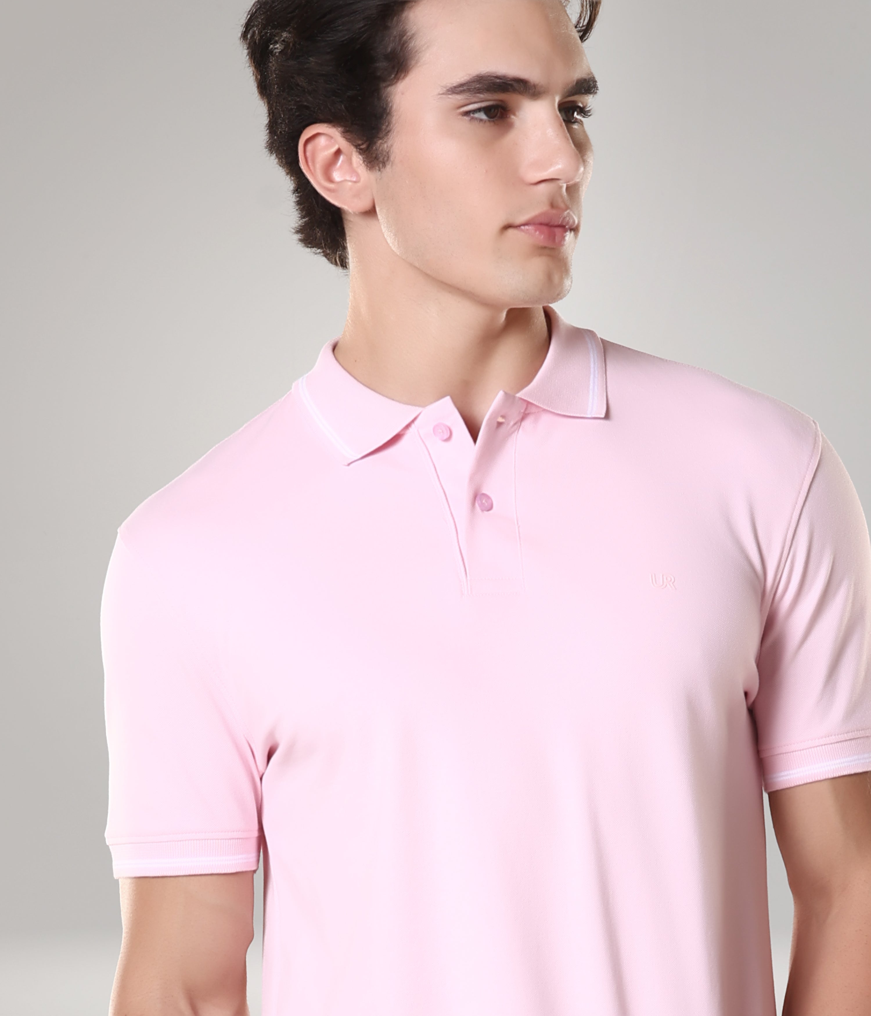 Man wearing Turms intelligent apparel light pink polo T-shirt made from premium cotton, featuring anti-stain and anti-odor technology.