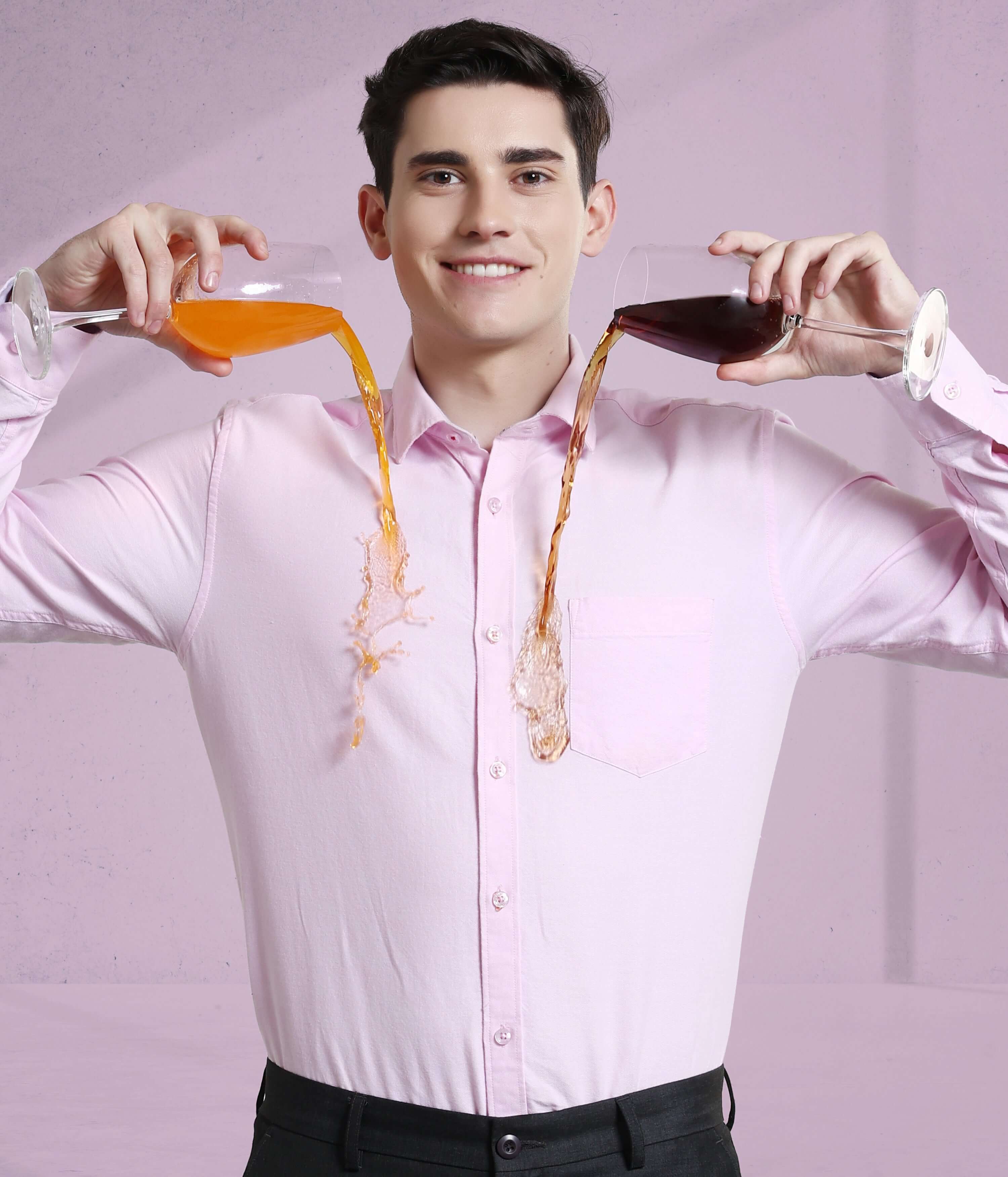 Mystic Pink Oxford Turms shirt showcasing anti-stain and waterproof features, model pouring drinks without spilling.