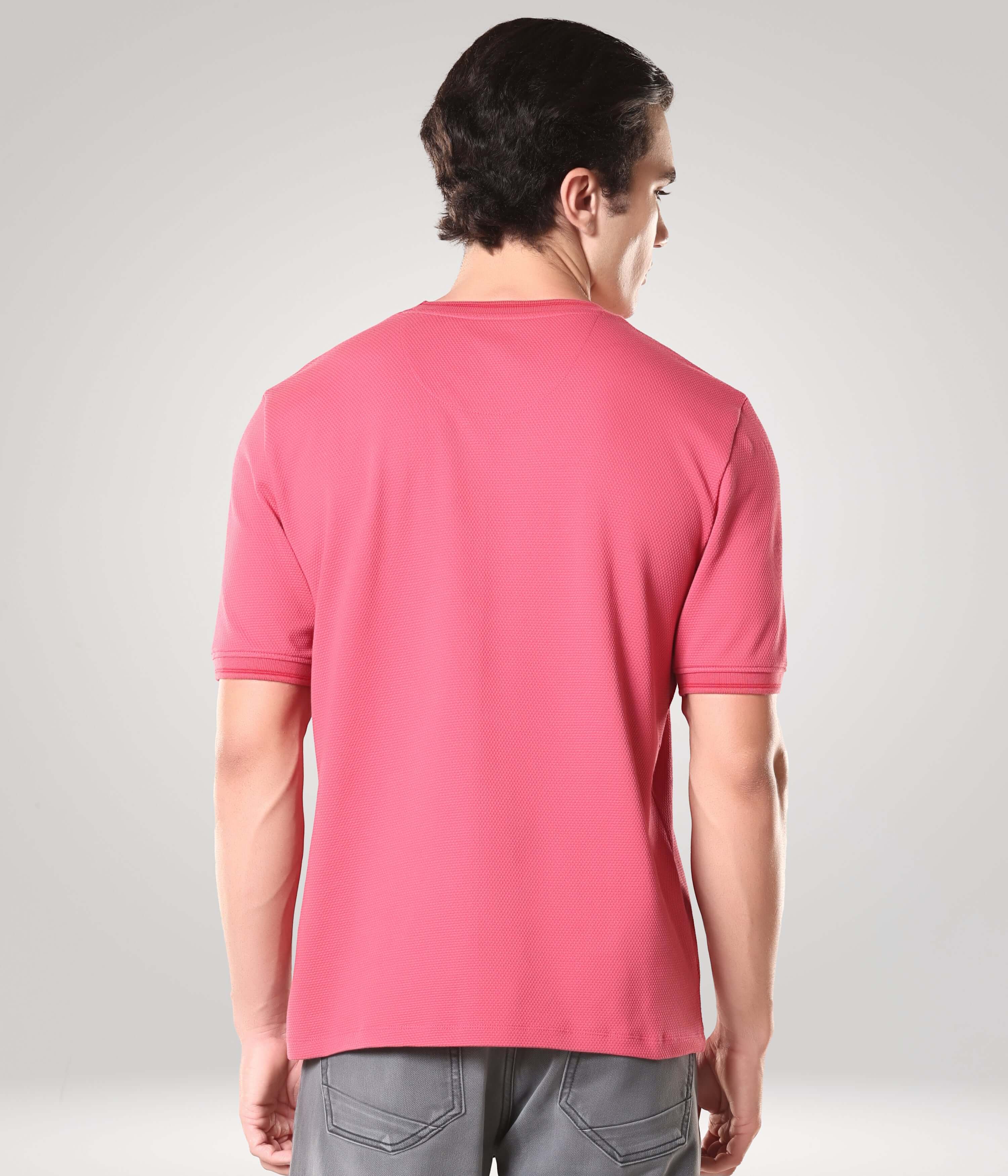 Man wearing a Regal Pink Turms Cooltech cotton round-neck T-shirt, essential premium clothing for hot days, anti-stain, anti-odour.