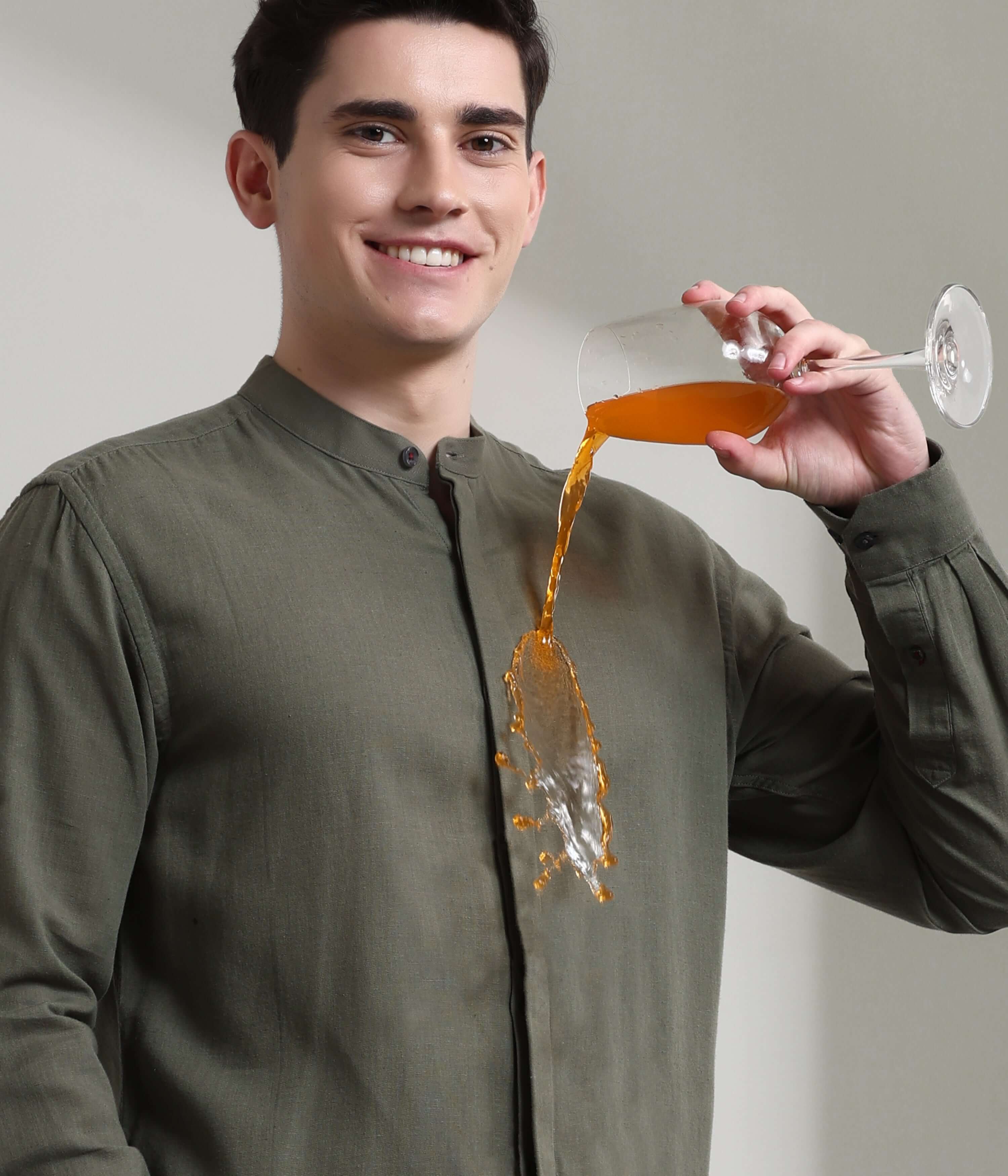 Man wearing Lichen Green Turms linen shirt with mandarin collar, showcasing anti-stain, anti-odor intelligent apparel feature.