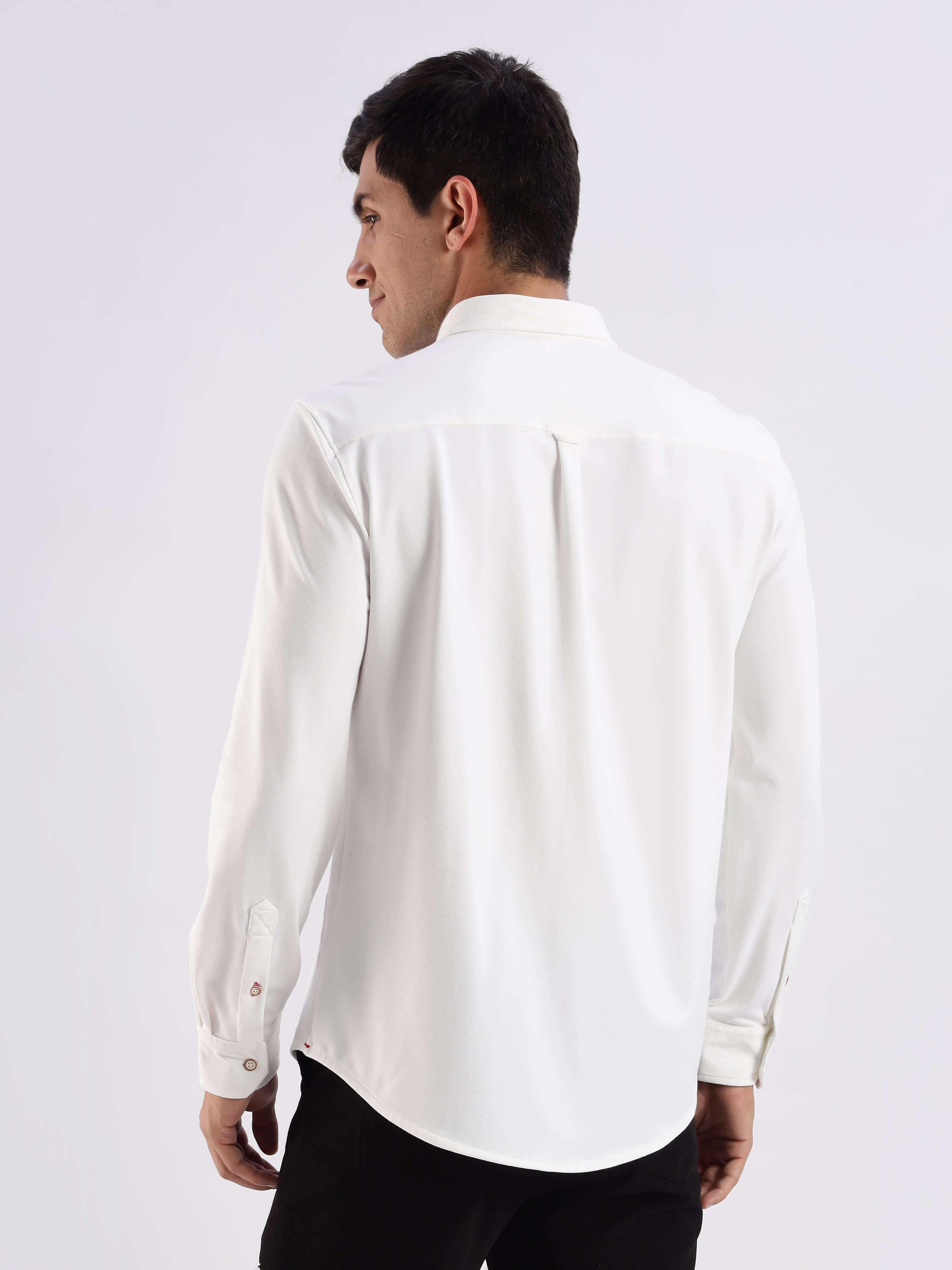 White knitted shirt by Turms, showcasing 8-way stretch, anti-odour, and premium quality for ultimate comfort.
