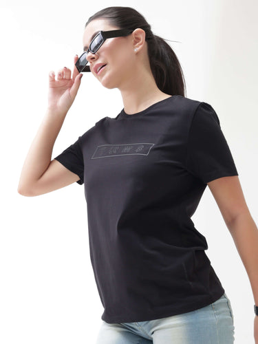 Woman wearing Midnight Elegance black Turms T-shirt, anti-stain, anti-odour, stretchable, intelligent apparel, tailored fit, crew neck