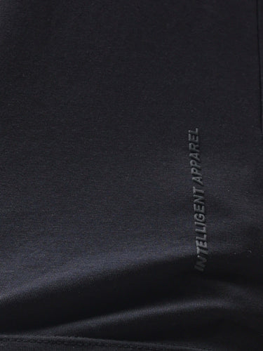 Close-up of Midnight Elegance Turms T-shirt, featuring "Intelligent Apparel" text, showcasing anti-stain, anti-odour, and stretchable fabric.