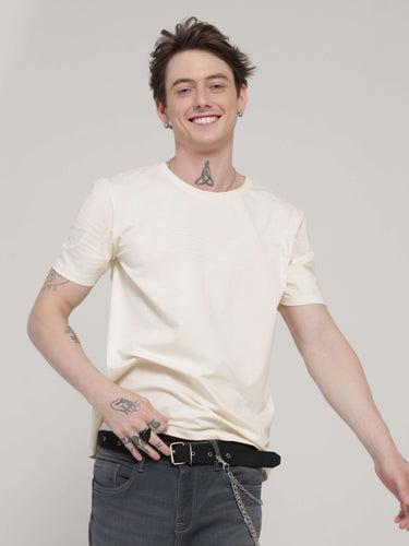 Man wearing a Soft Peach Turms T-shirt with anti-stain, anti-odour, and stretchable fabric features.