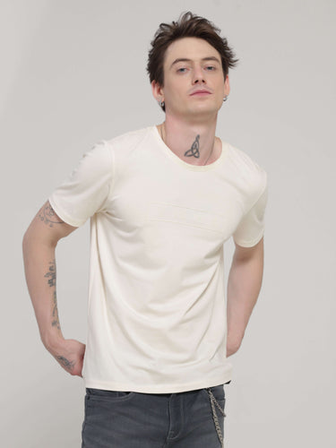 Man wearing a Soft Peach Turms T-shirt with anti-stain and anti-odor features, tailored fit, crew neckline, made of stretchable cotton blend fabric.