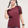 Woman wearing a Burgundy Elite Turms T-shirt, showcasing tailored fit, stretchable fabric, anti-stain and anti-odor intelligent apparel for women.