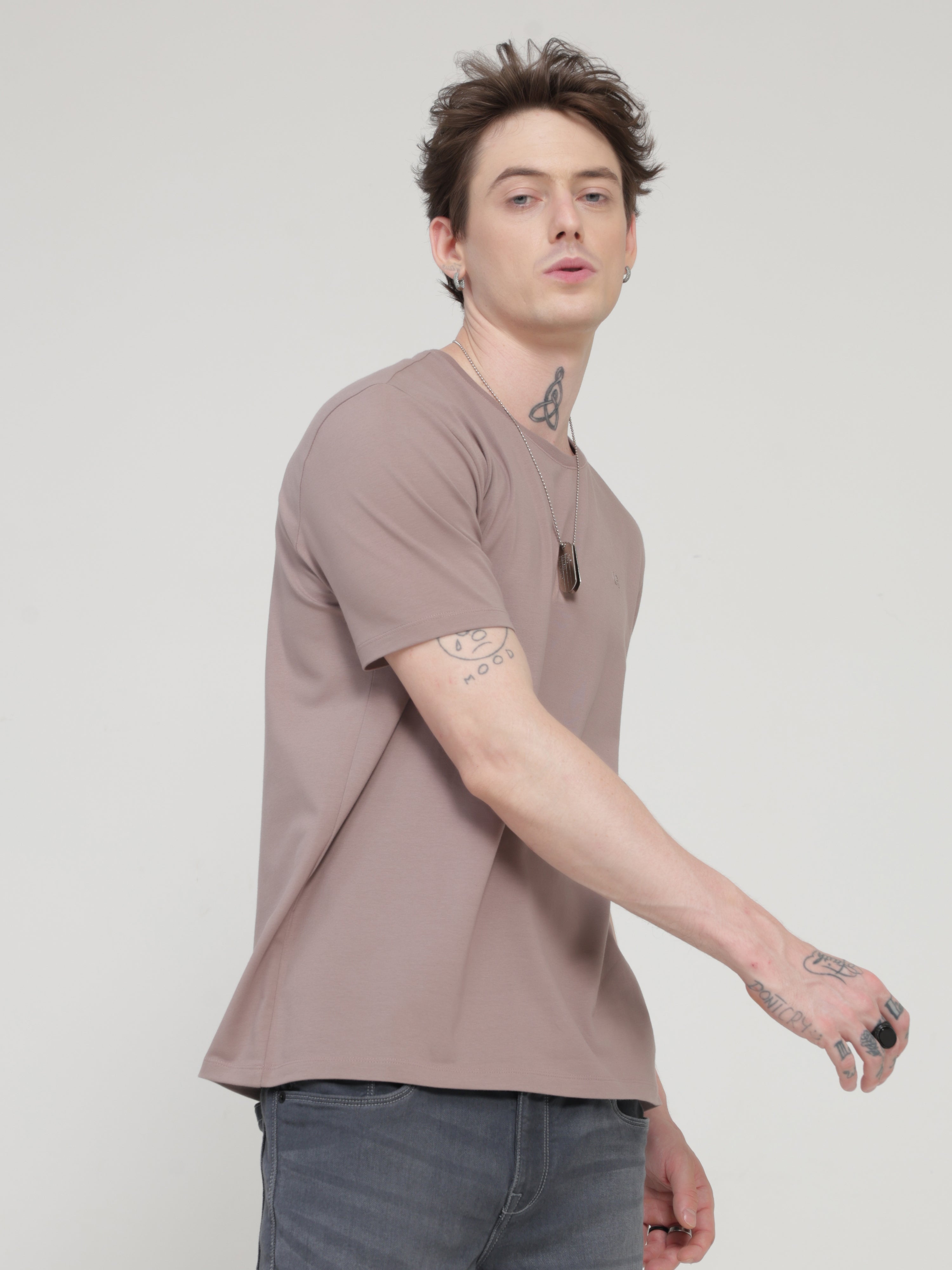 Model wearing dusky maroon round neck Turms T-shirt, tailored fit and stain-repellent, ideal stylish branded tshirt for men