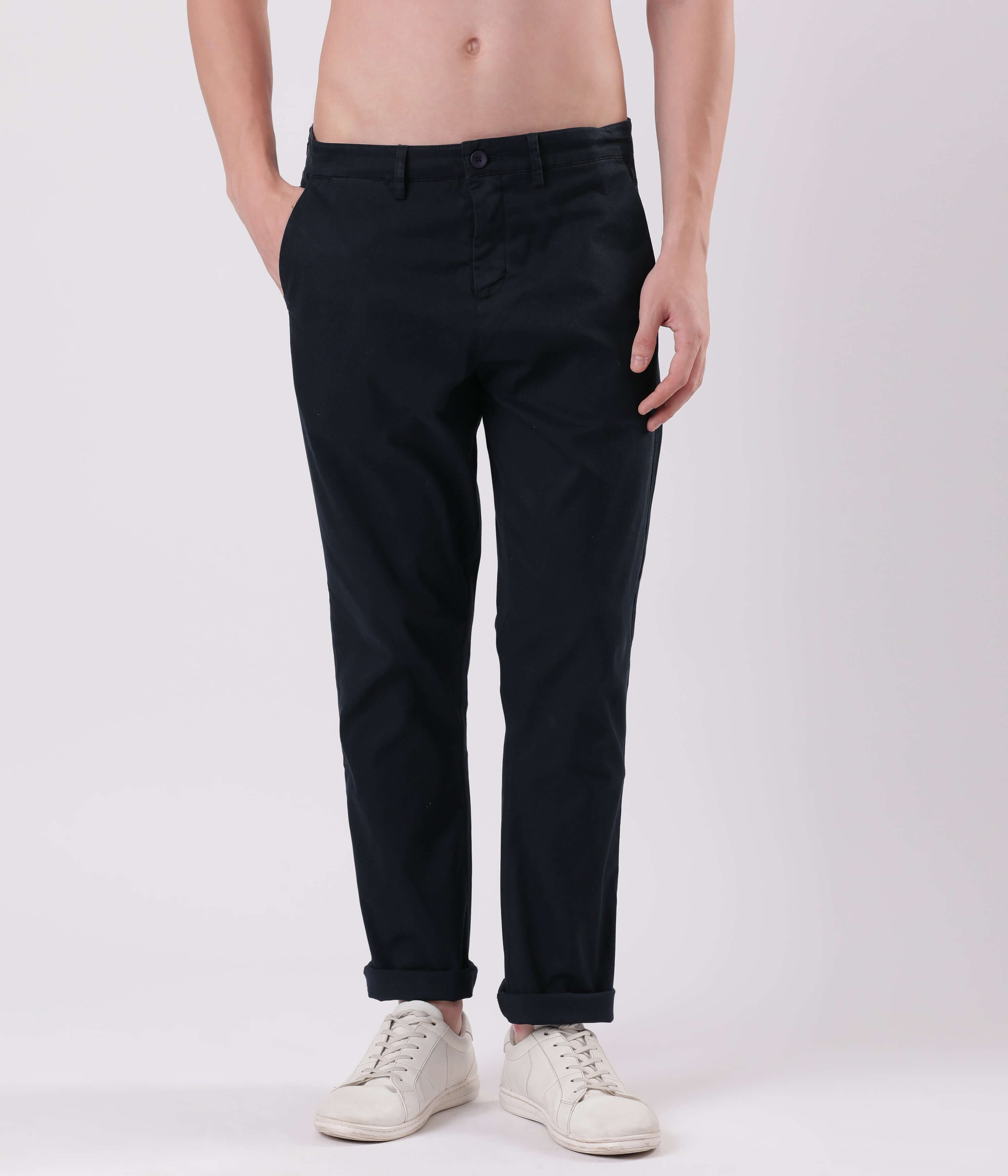 Model showcasing Turms Blue Eyed Chino pants in dark color, perfect for everyday luxury and comfort.