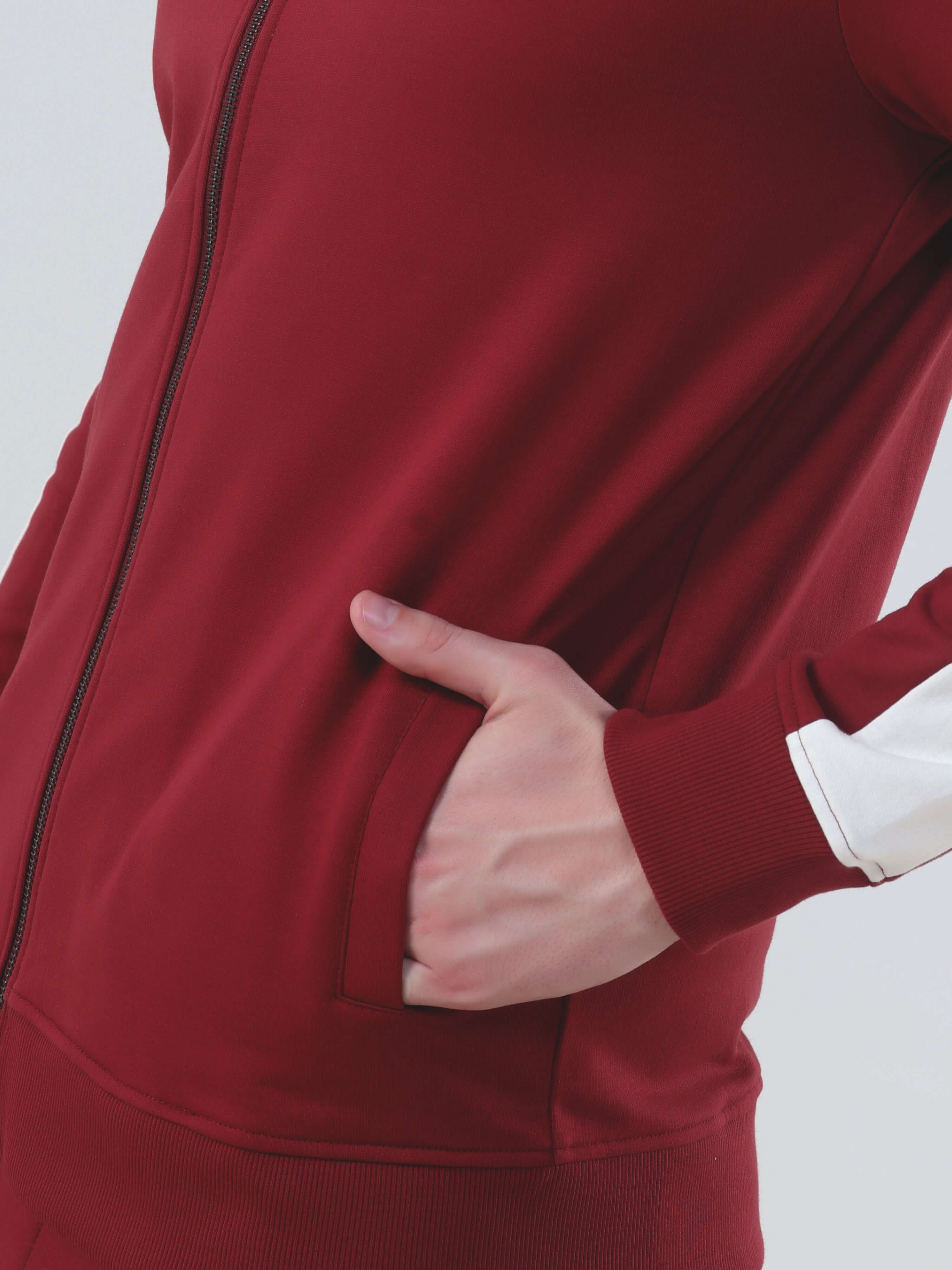 Turms Intelligent Cord Set in ruby, featuring a stylish zip jacket with pockets and sporty design.