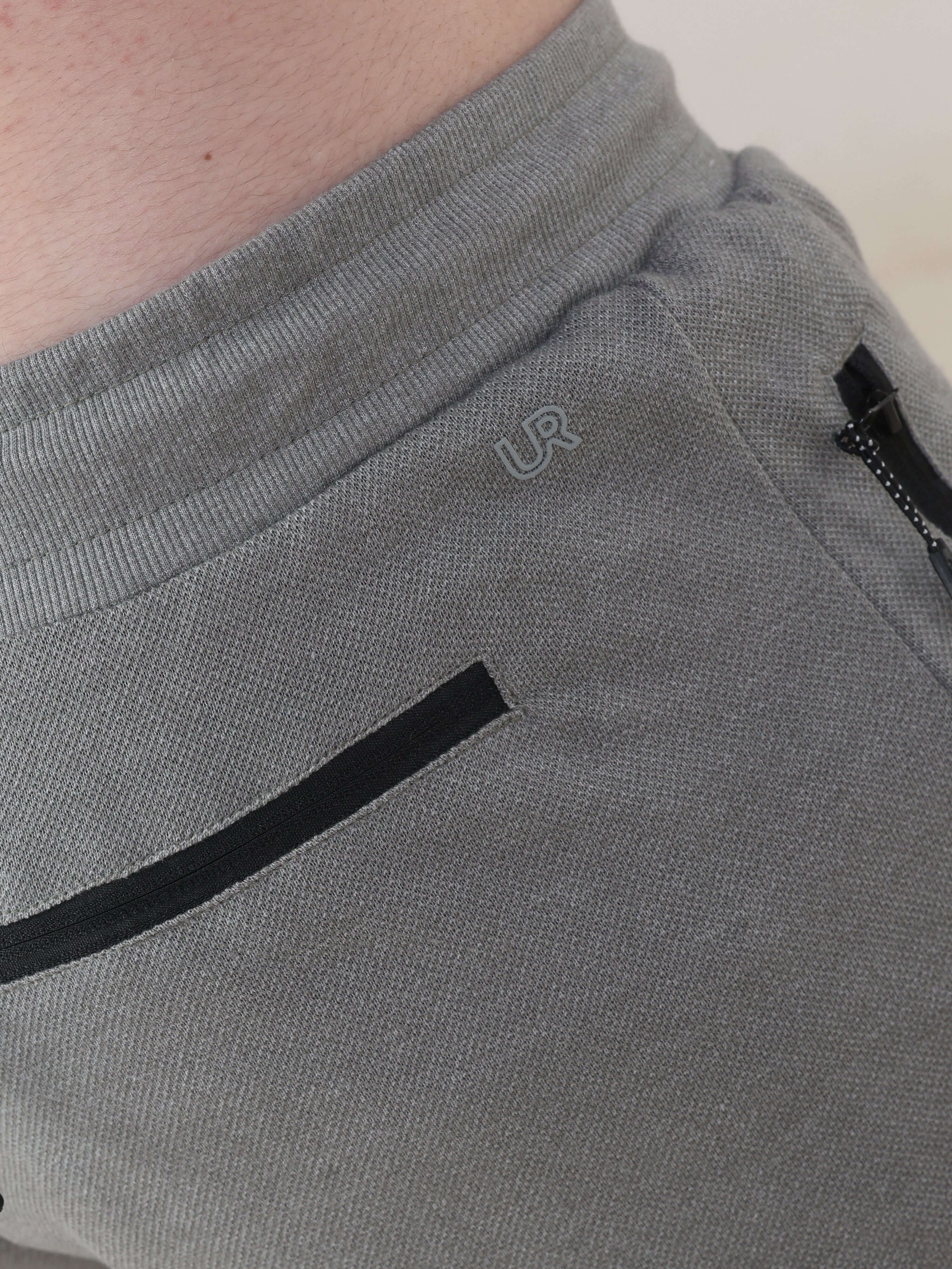 Close-up of Turms Grey Diver jogger showcasing the soft fabric, sporty design and anti-stain features for men's travel wear.