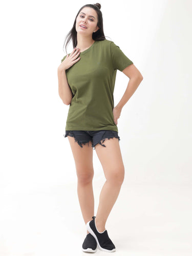 Woman wearing a green round-neck T-shirt by Turms with tailored fit and stain-proof, odor-resistant fabric, paired with black shorts and black shoes.