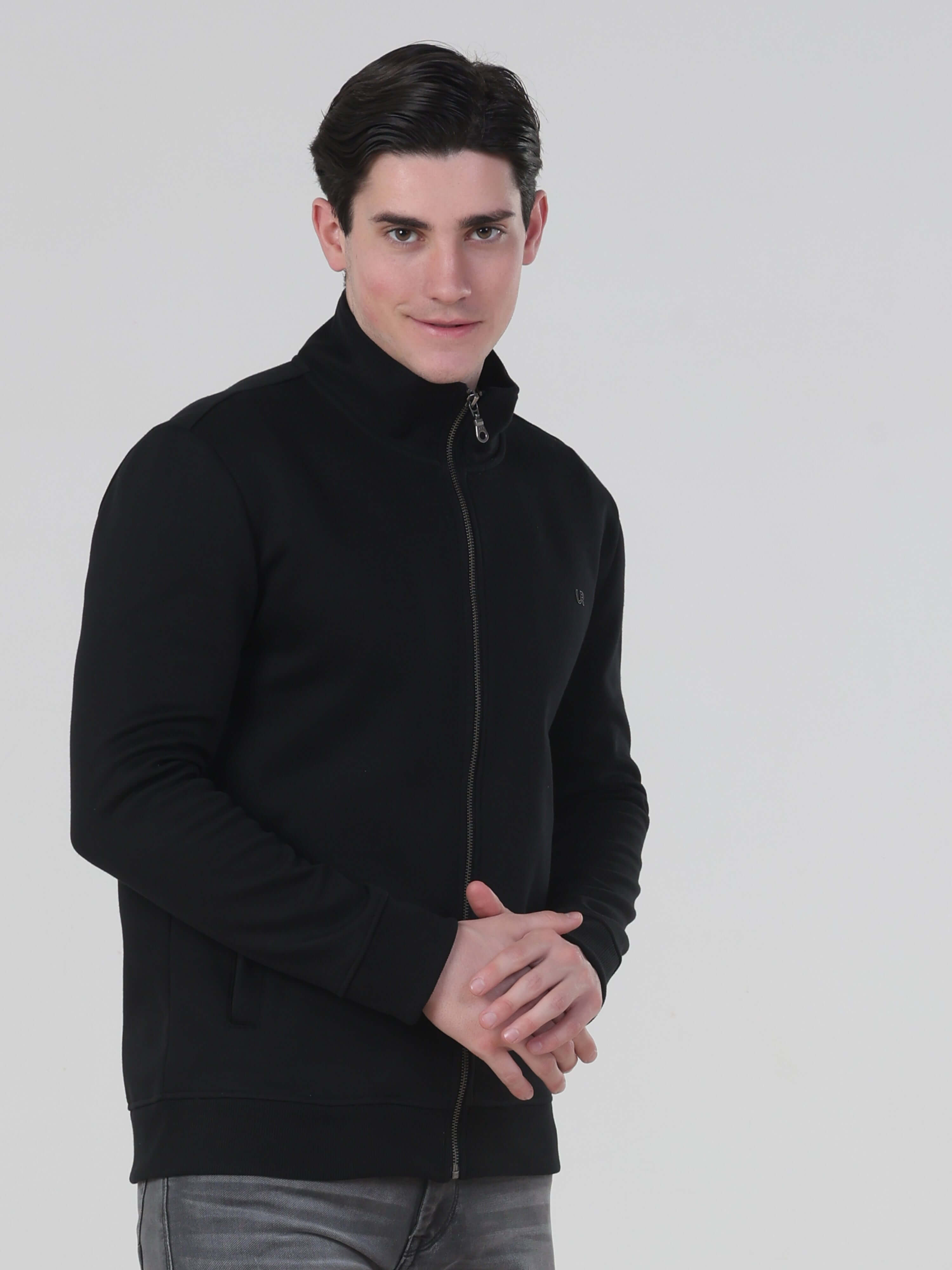 Stylish man wearing the Turms Intelligent Traveller Jacket, showcasing its sleek design and modern fit.