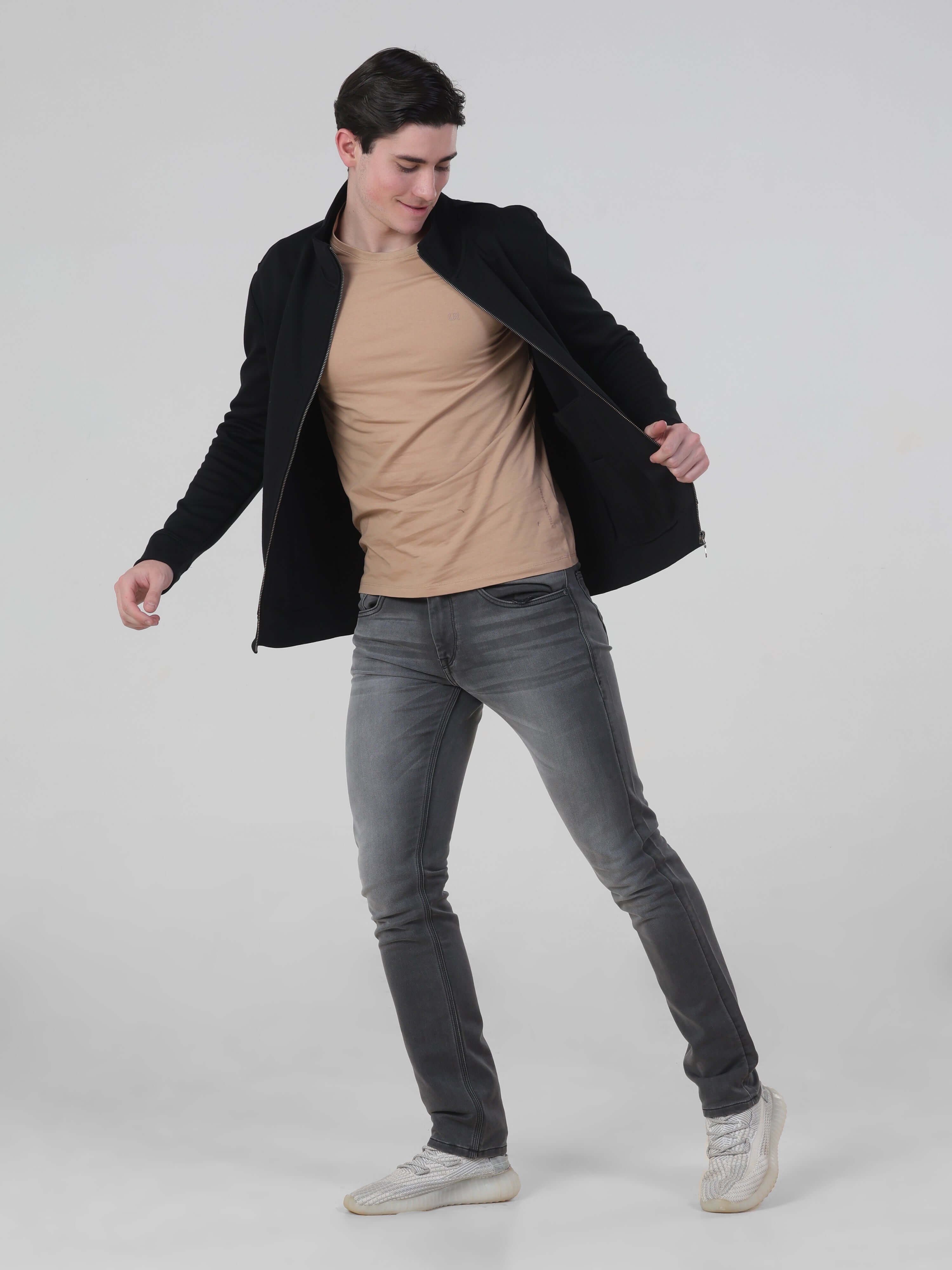 Model wearing Turms Intelligent Traveller Jacket with anti-stain, waterproof, and anti-odour features.