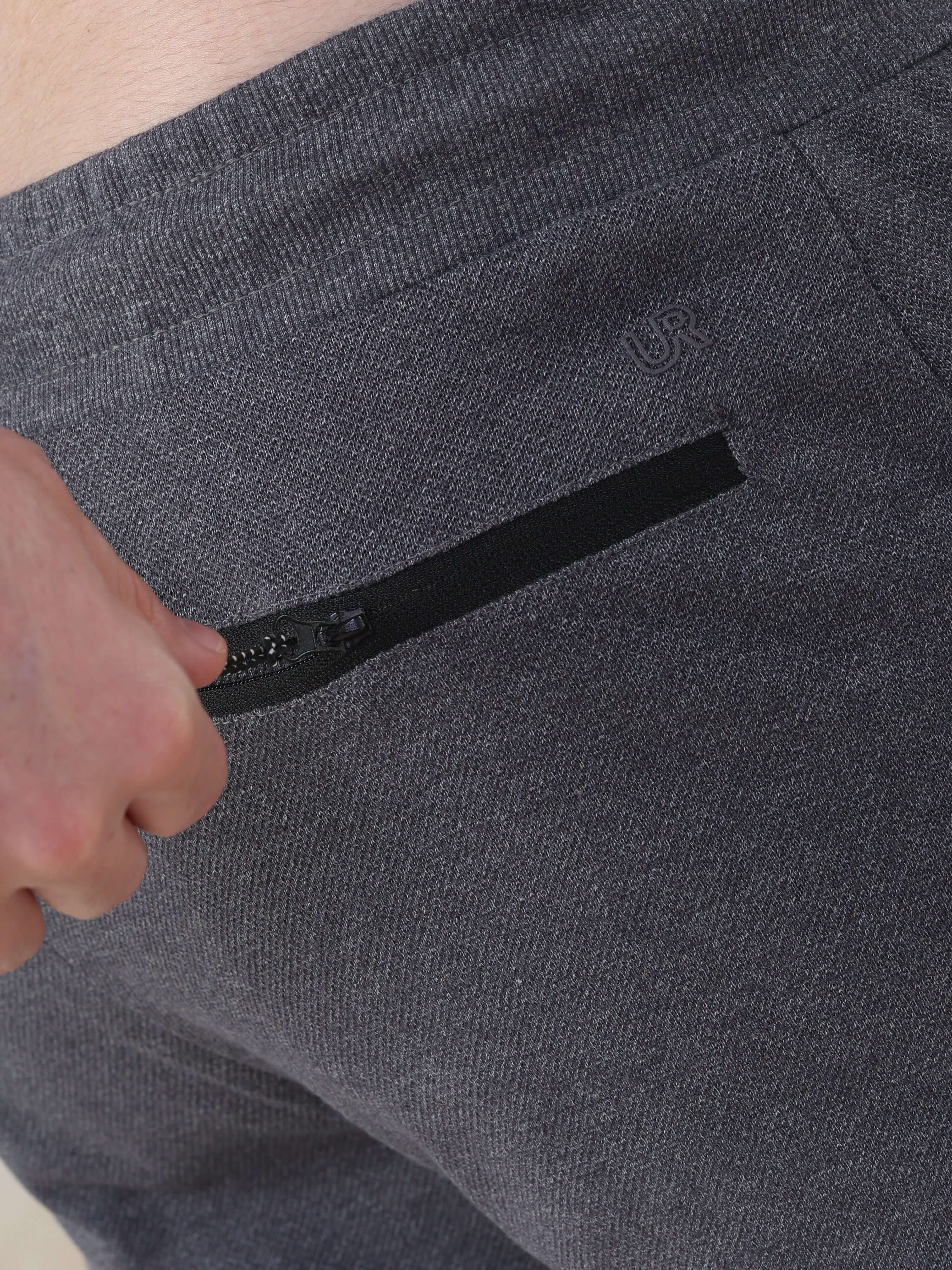 Close-up of the Turms Intelligent Jogger's zippered pocket, showcasing style and functionality for travelers.