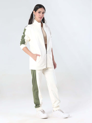 Turms Intelligent Cord Set for women in white and olive green, featuring anti-stain, waterproof, and anti-odour properties.