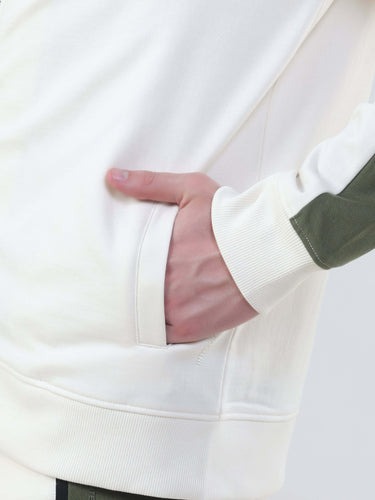 Close-up of Turms Intelligent Co Ord Set featuring stylish pocket detail and comfortable fabric in desert snow color.