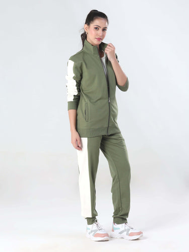 Woman wearing Turms Intelligent coord set featuring a green jacket and joggers, ideal for travel, anti-odour, and waterproof.