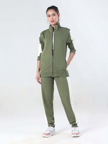 Woman in olive green Turms coord set, featuring a zippered jacket and joggers, ideal for travel and everyday wear.